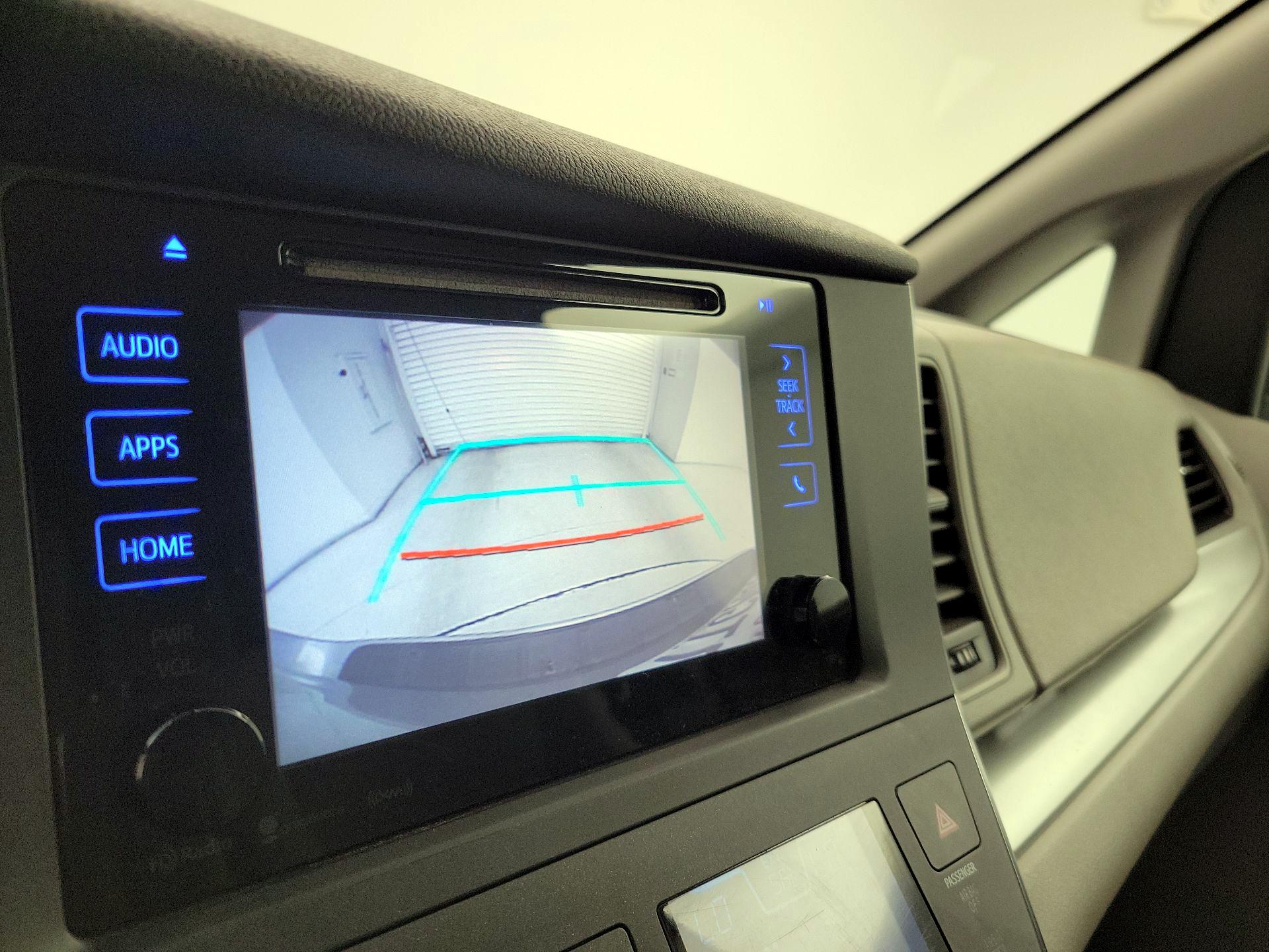 Thumbnail: 2016 Toyota Sienna - 14