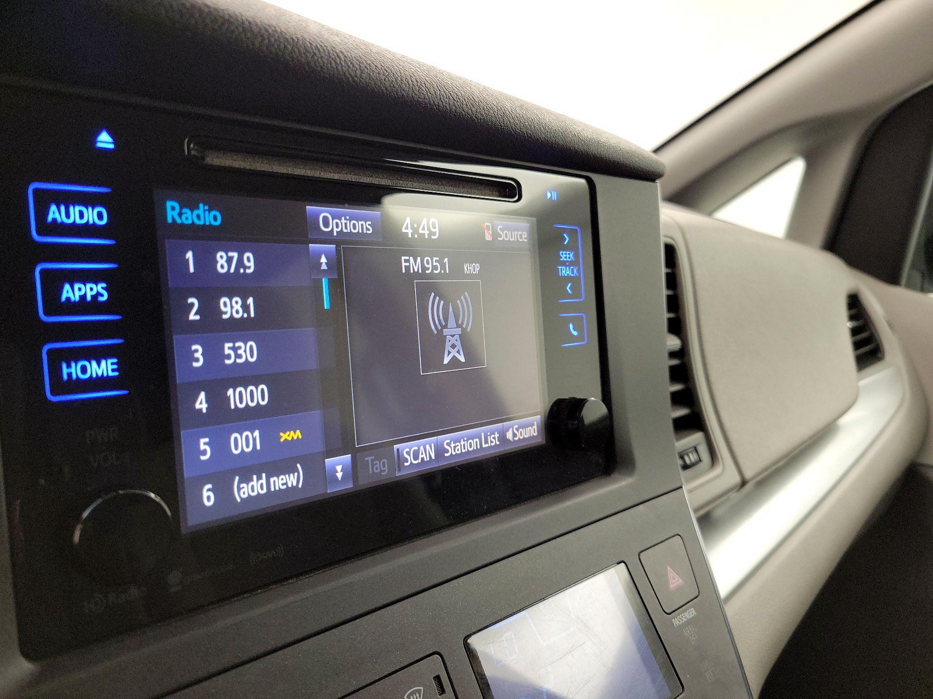 Thumbnail: 2016 Toyota Sienna - 15