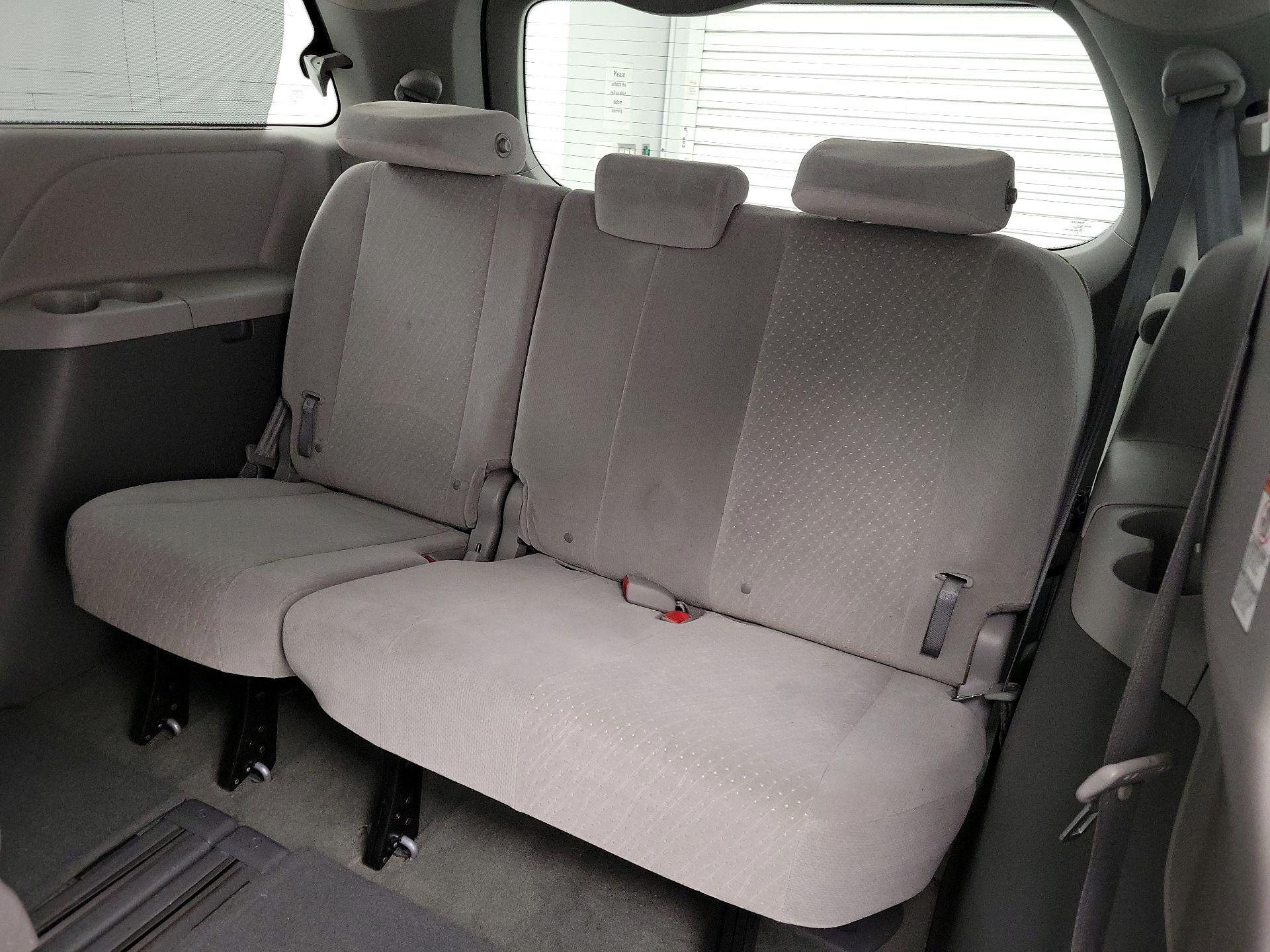 Thumbnail: 2016 Toyota Sienna - 20