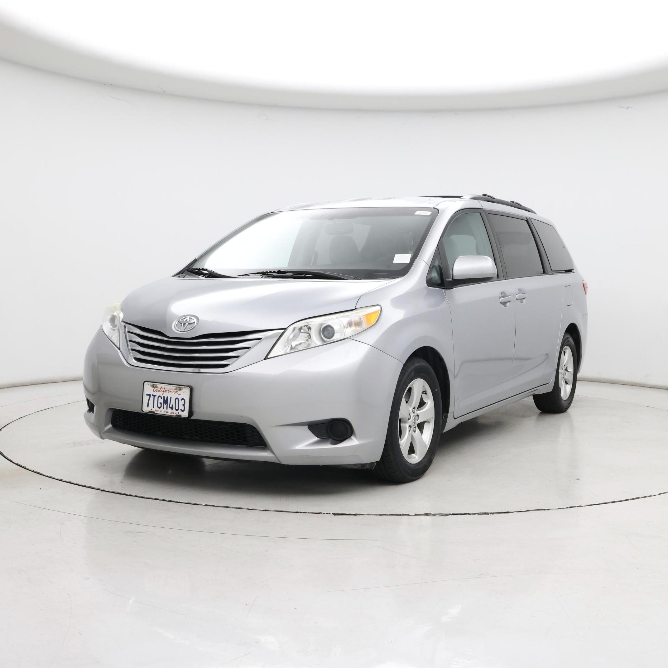 Thumbnail: 2016 Toyota Sienna - 4