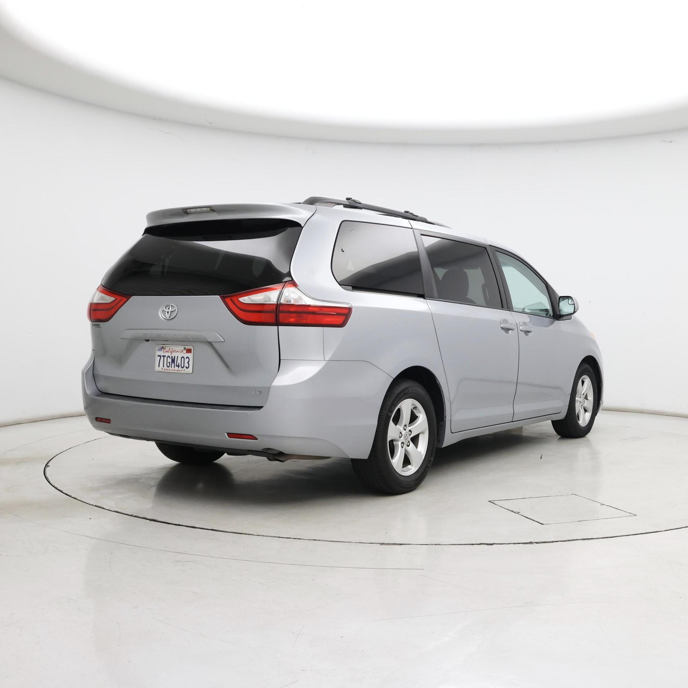 Thumbnail: 2016 Toyota Sienna - 8