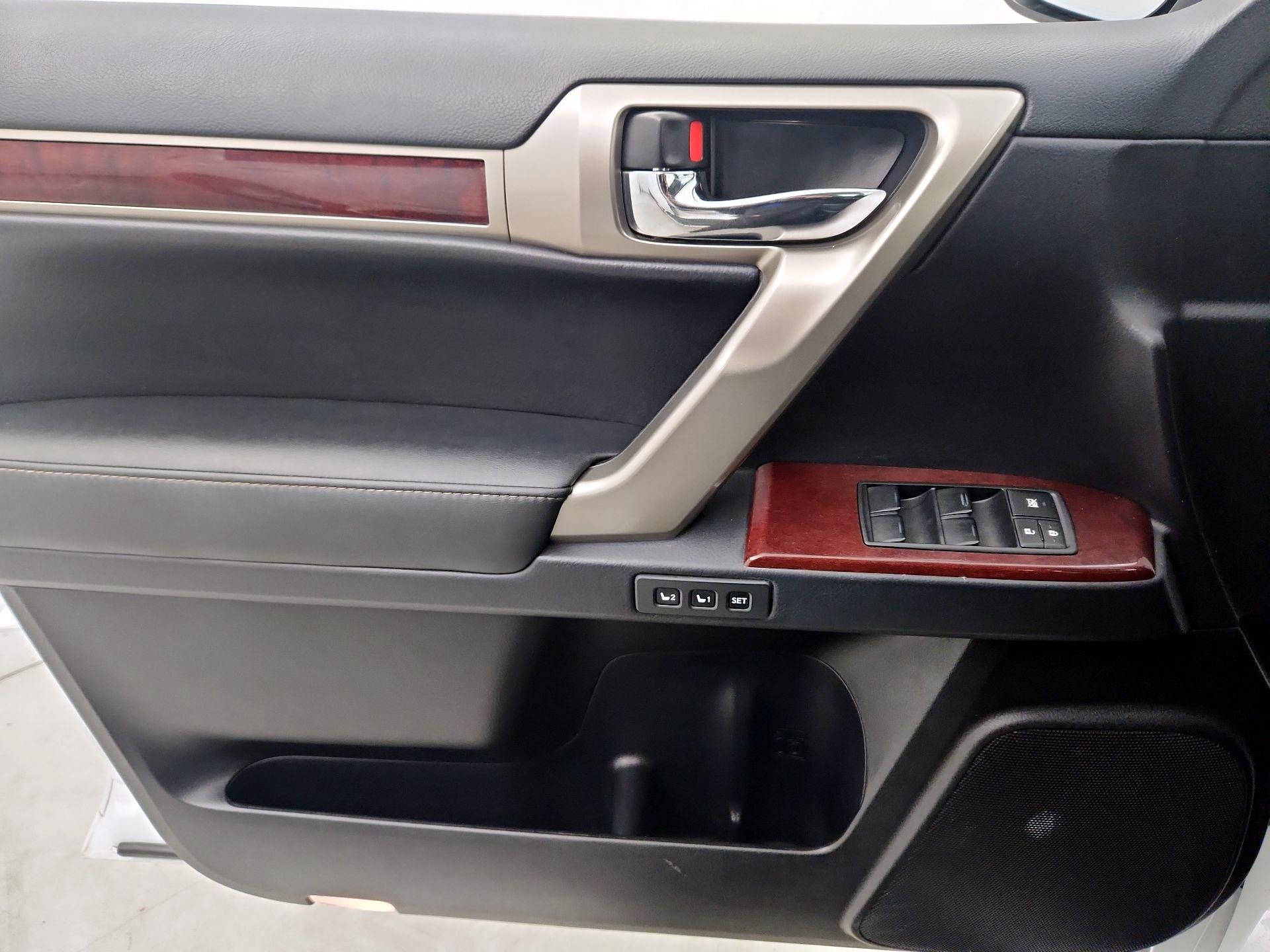 Thumbnail: 2016 Lexus GX - 12