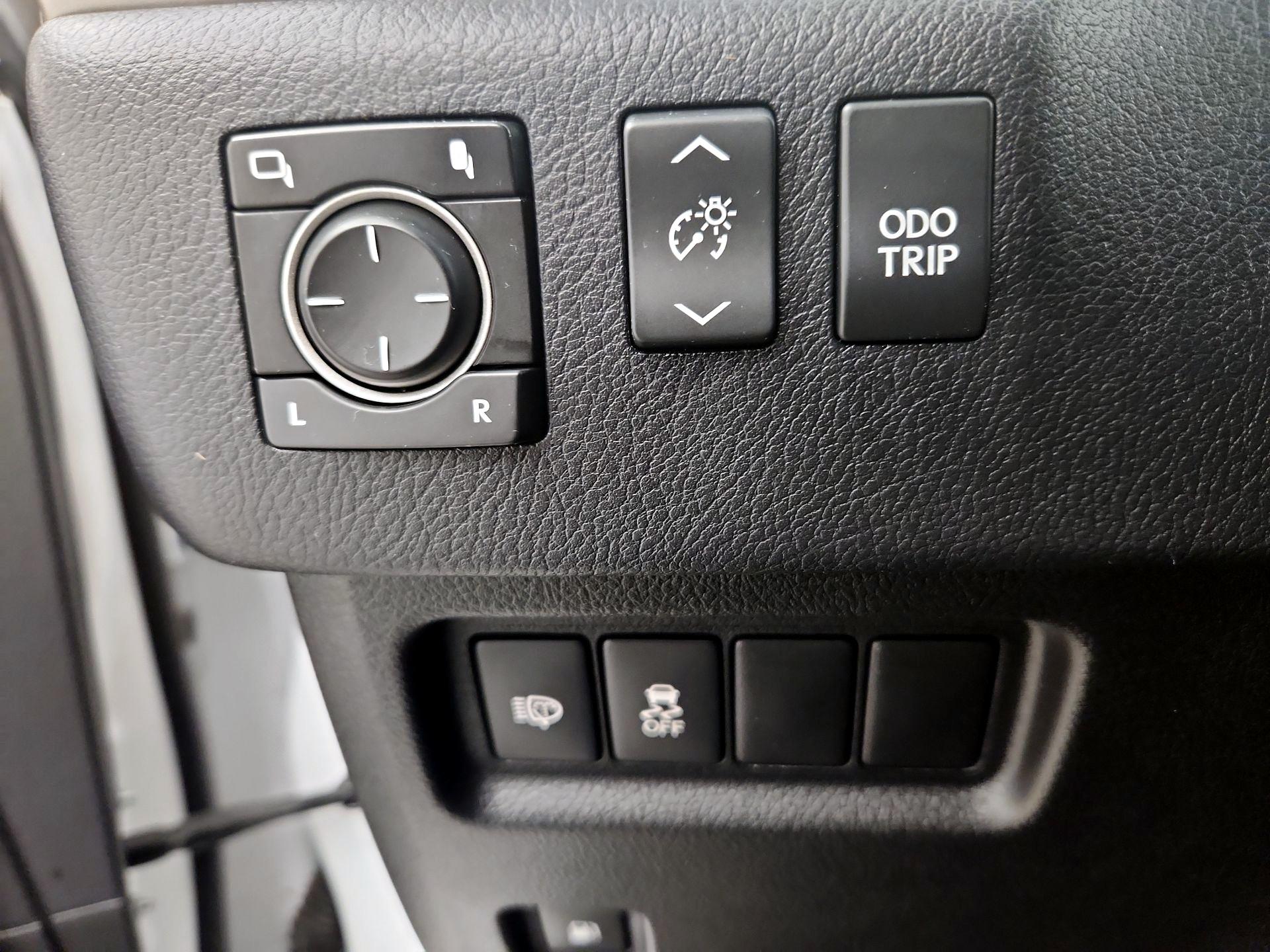 Thumbnail: 2016 Lexus GX - 13