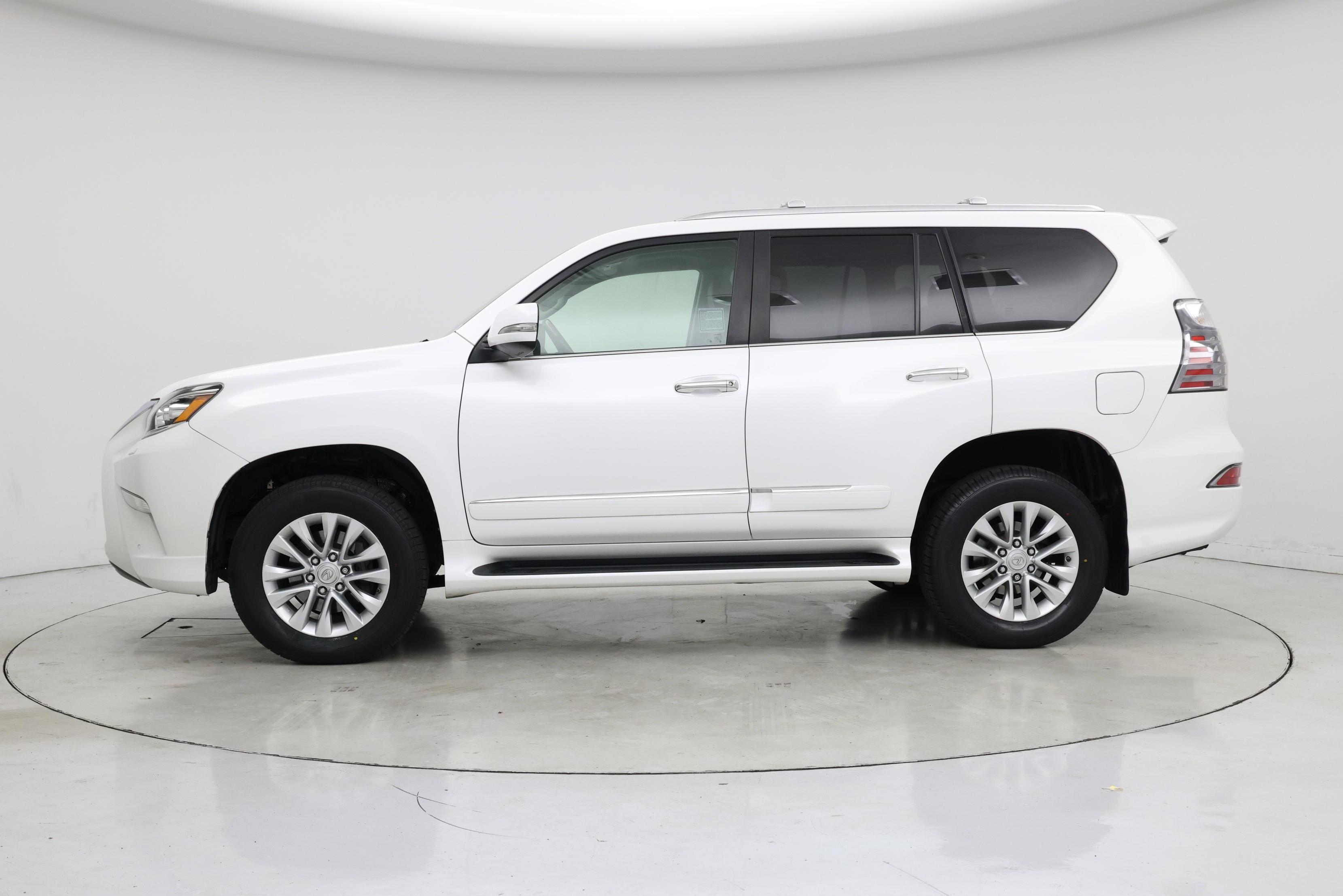 Thumbnail: 2016 Lexus GX - 3