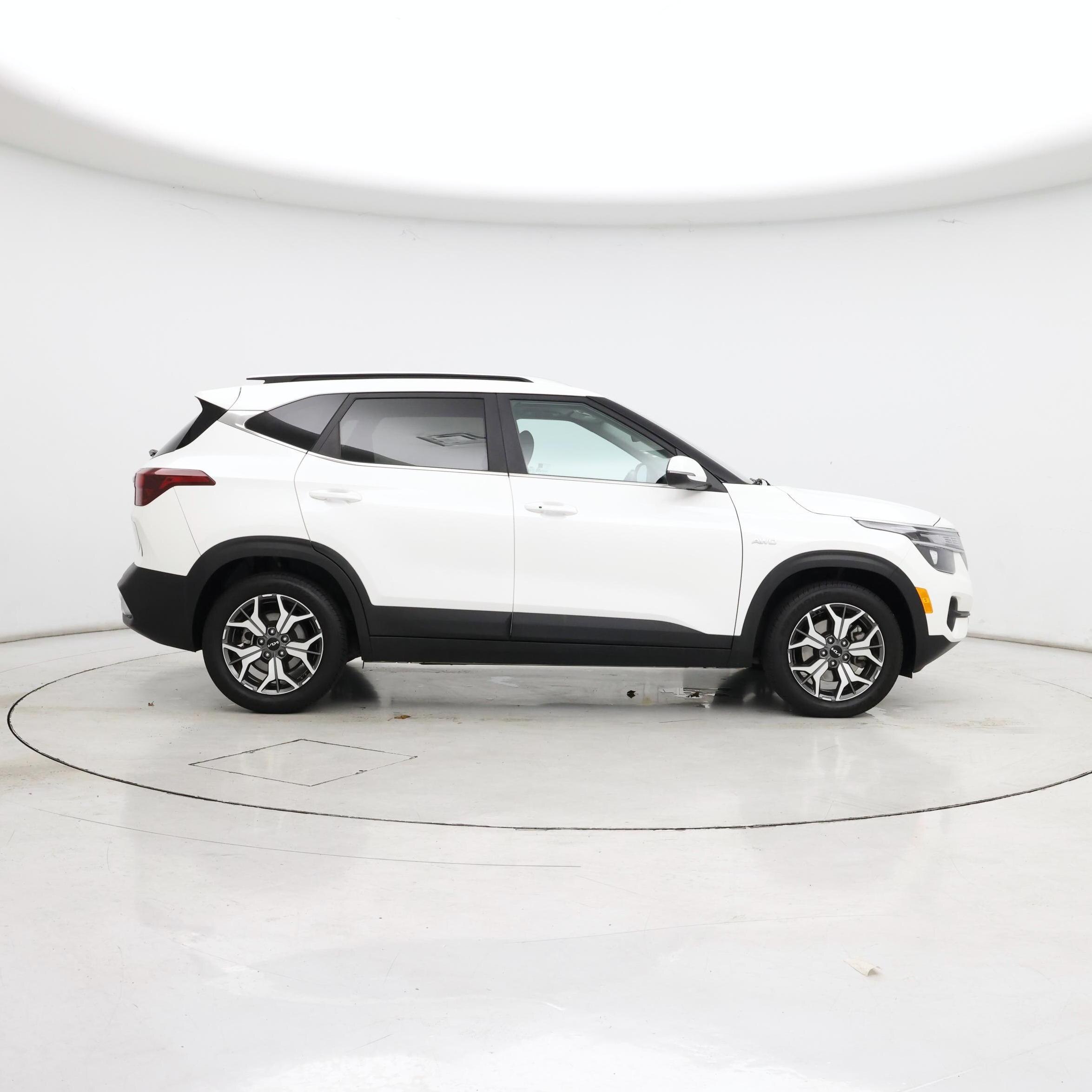 Thumbnail: 2023 Kia Seltos - 7