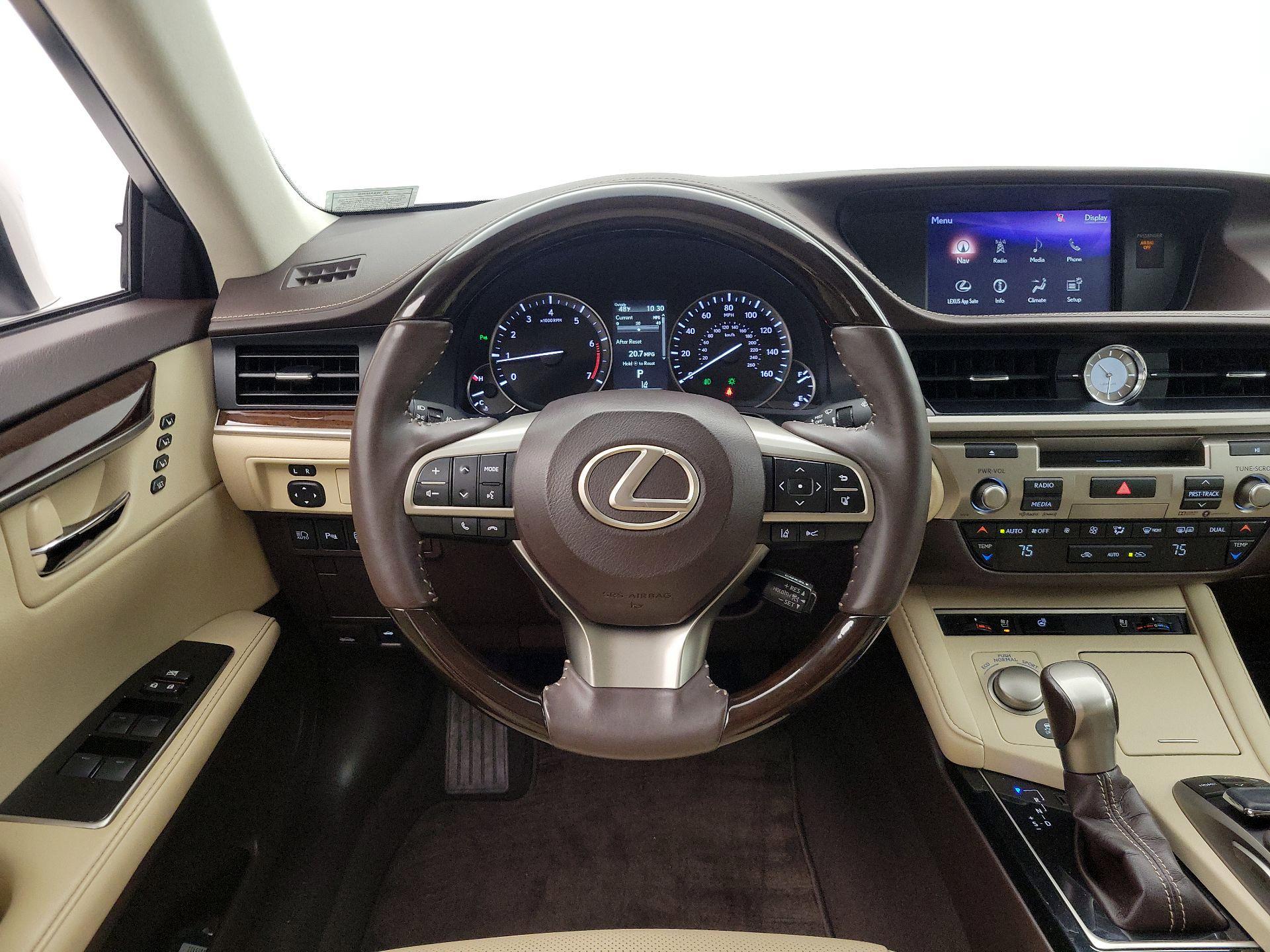 Thumbnail: 2017 Lexus ES - 10
