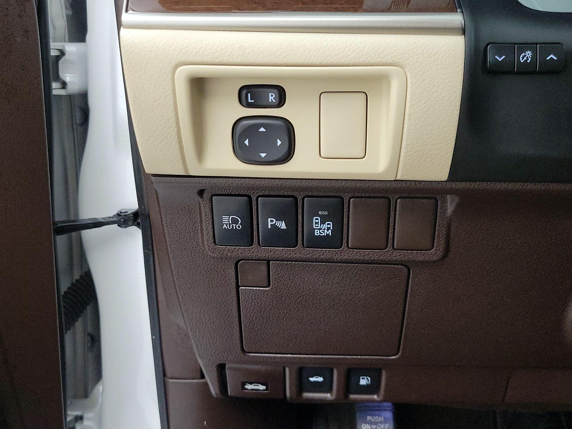 Thumbnail: 2017 Lexus ES - 13