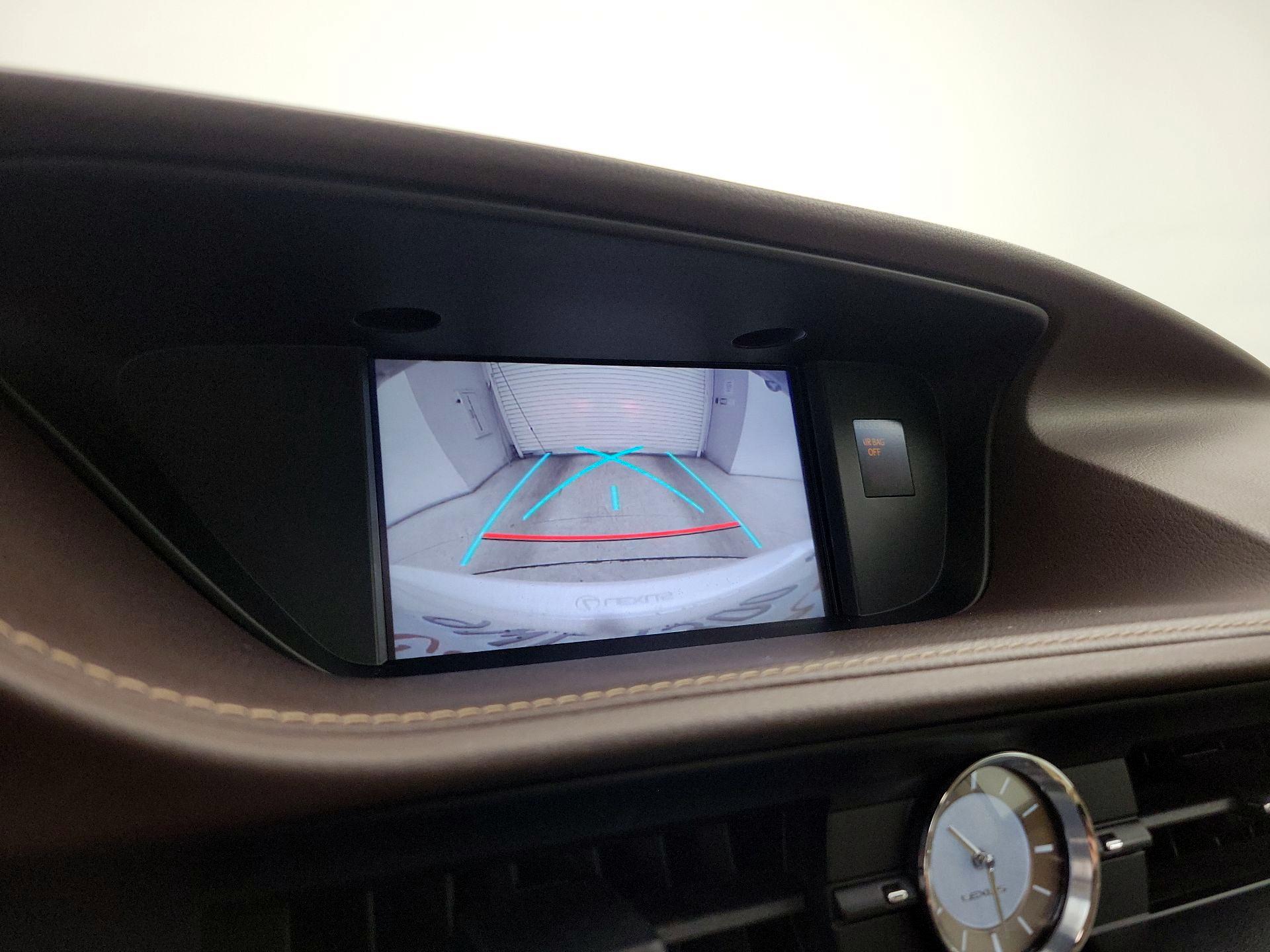 Thumbnail: 2017 Lexus ES - 15