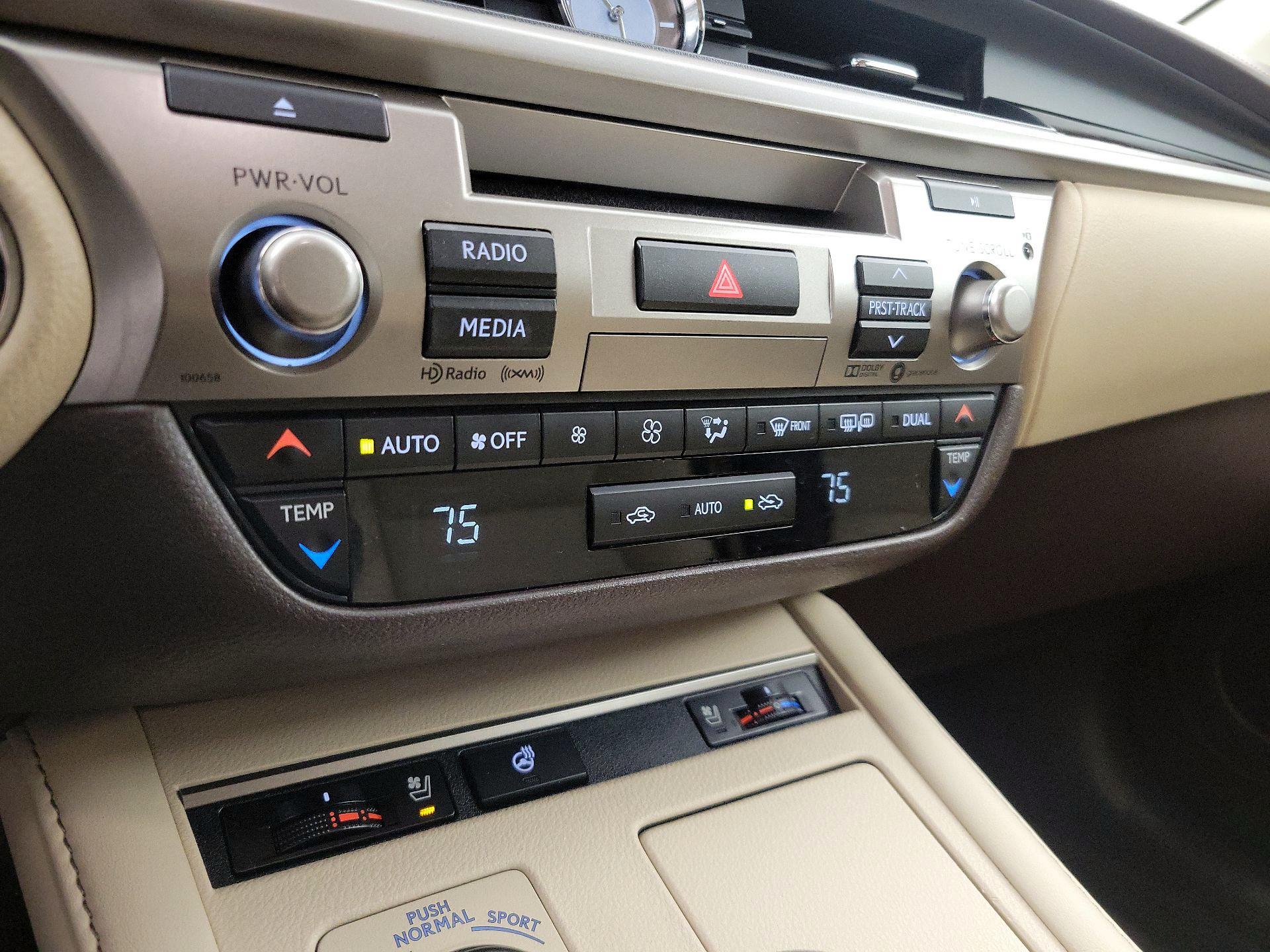 Thumbnail: 2017 Lexus ES - 17