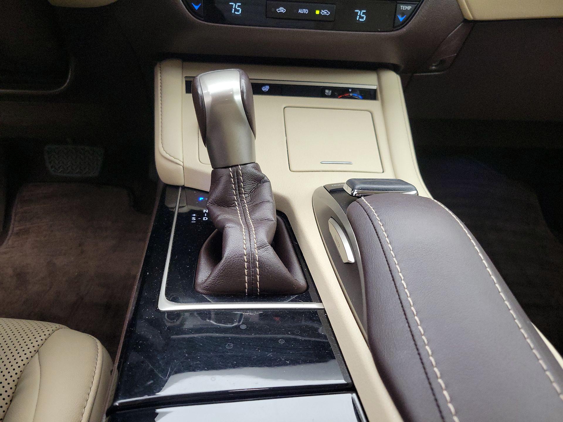 Thumbnail: 2017 Lexus ES - 18