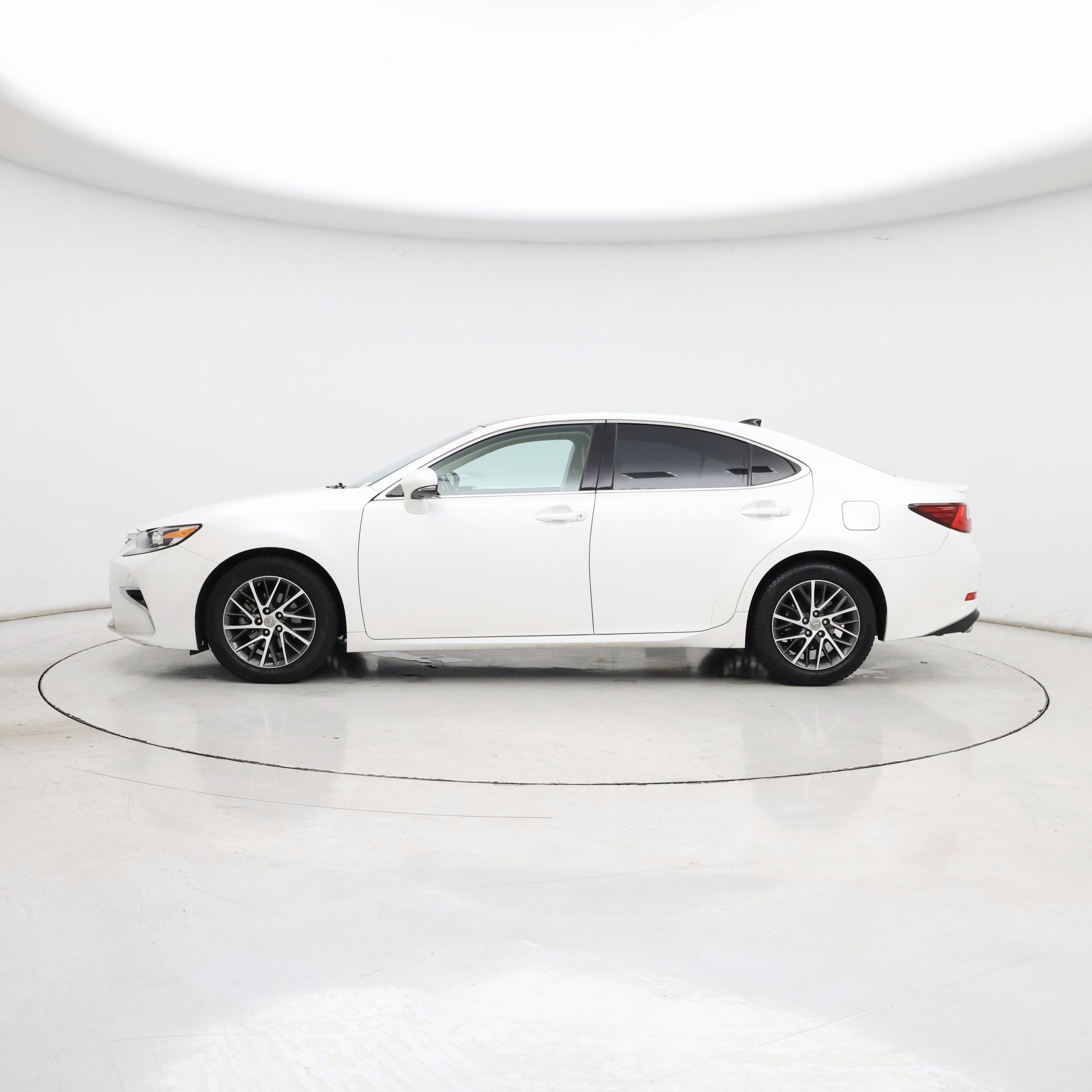 Thumbnail: 2017 Lexus ES - 3