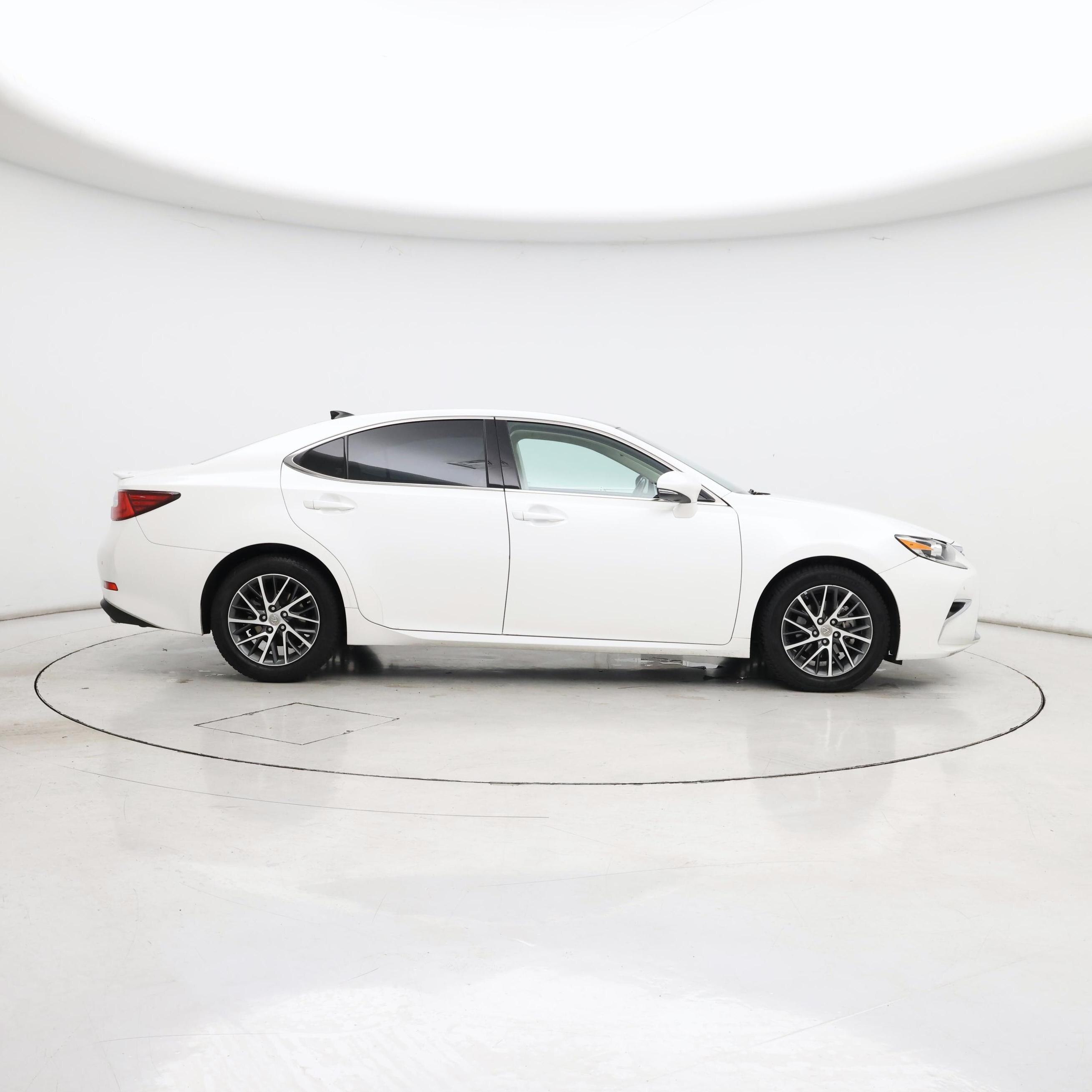 Thumbnail: 2017 Lexus ES - 7