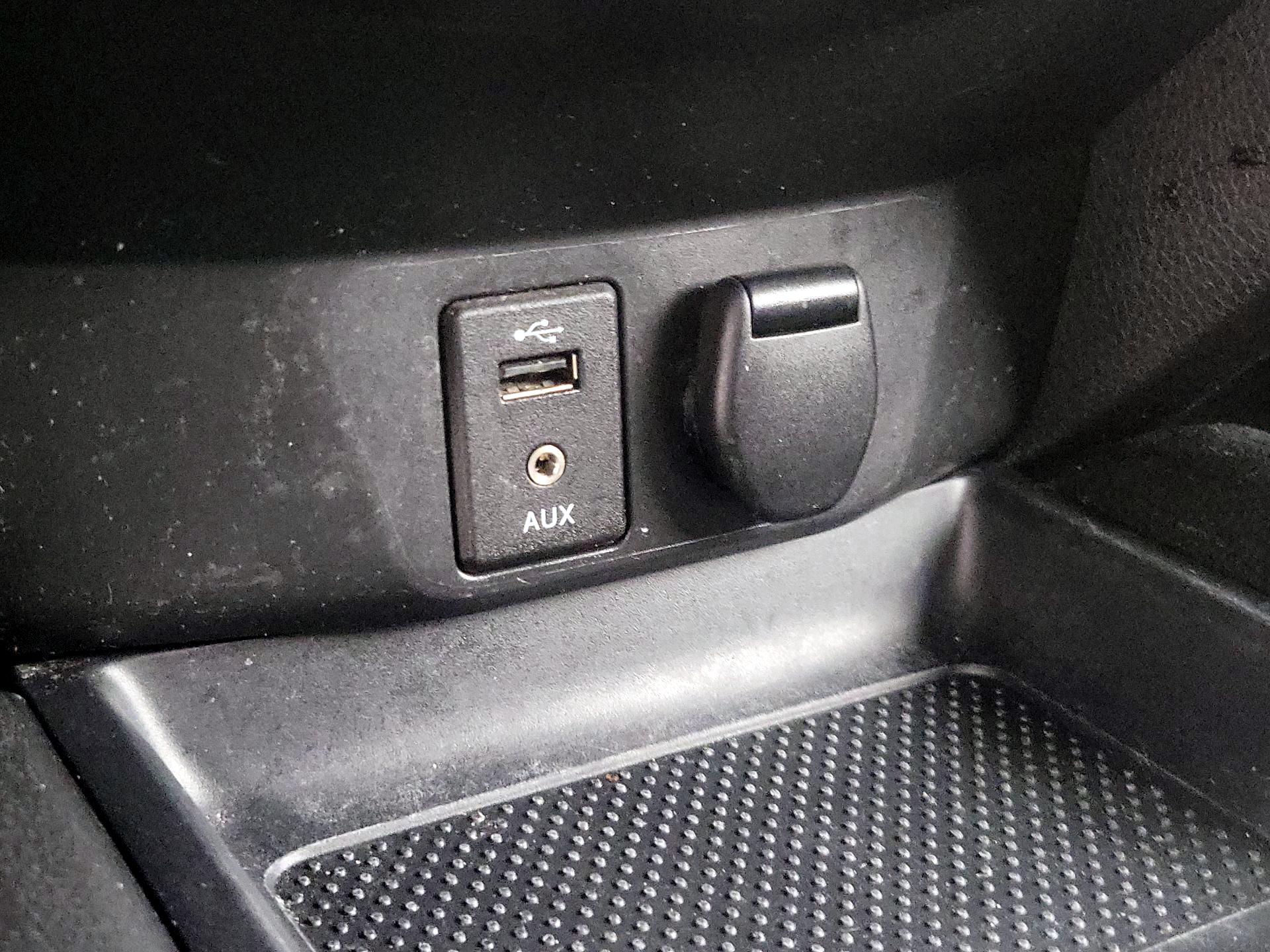 Thumbnail: 2016 Nissan Rogue - 18