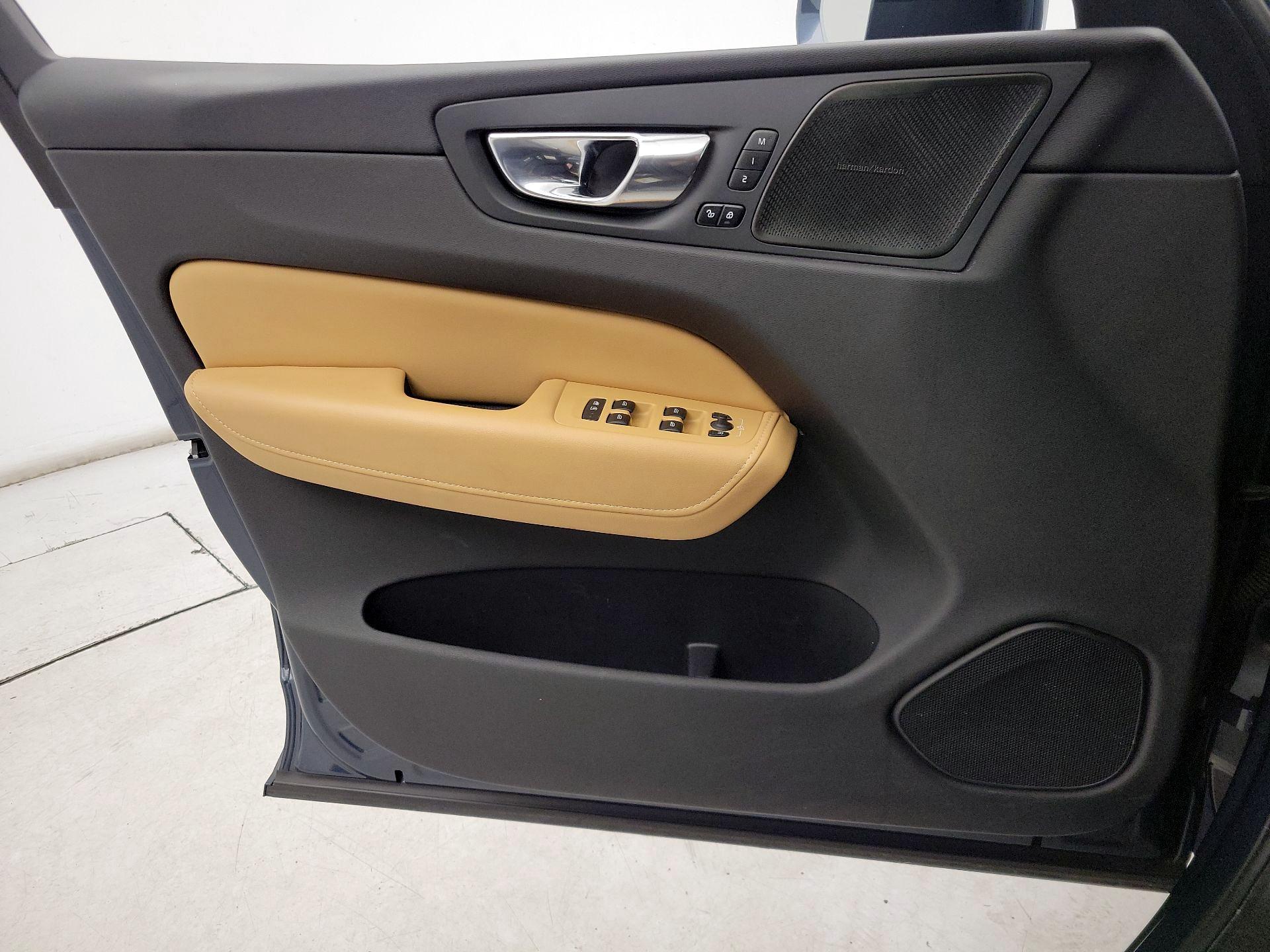 Thumbnail: 2021 Volvo XC60 - 12