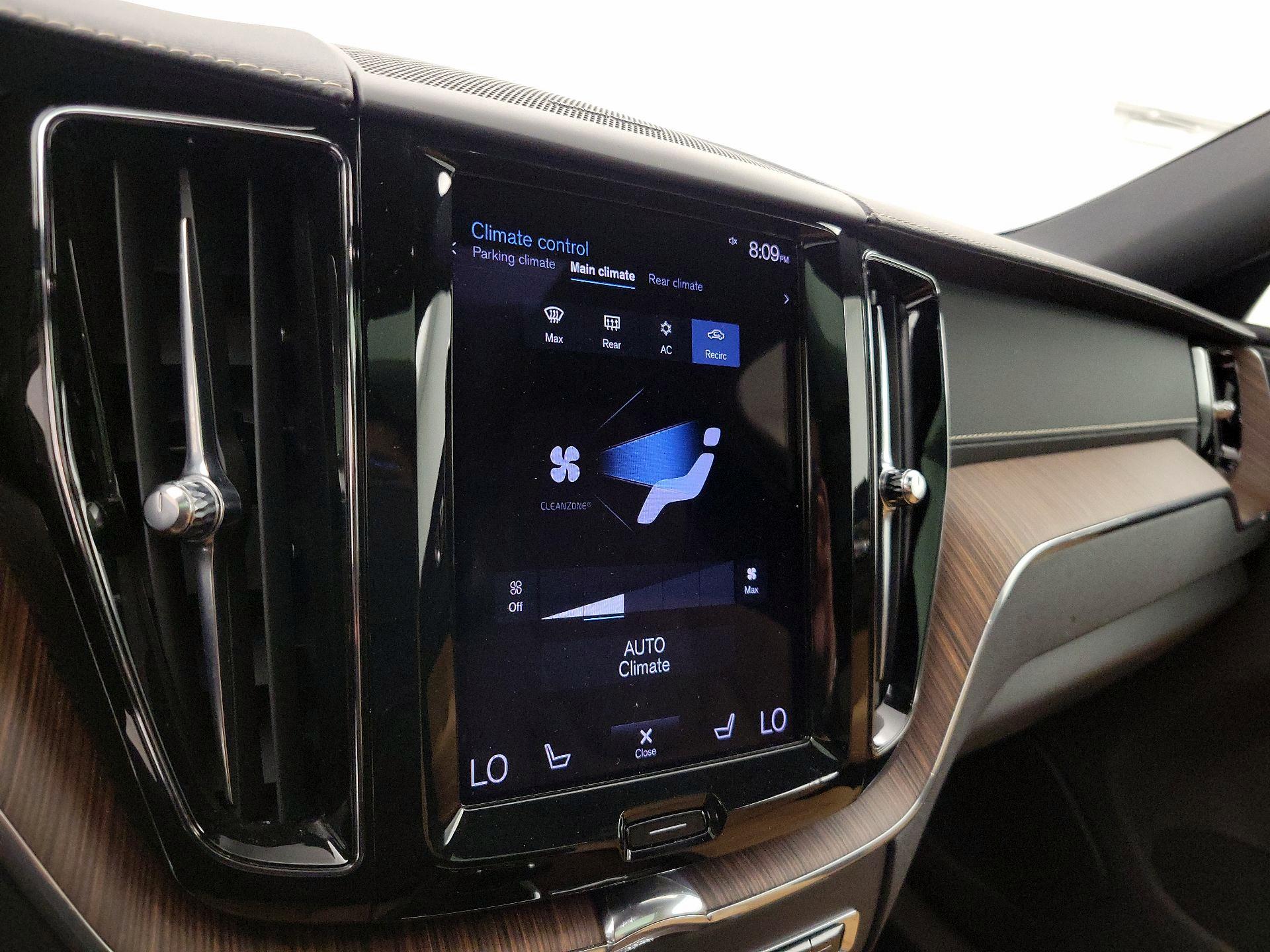 Thumbnail: 2021 Volvo XC60 - 17