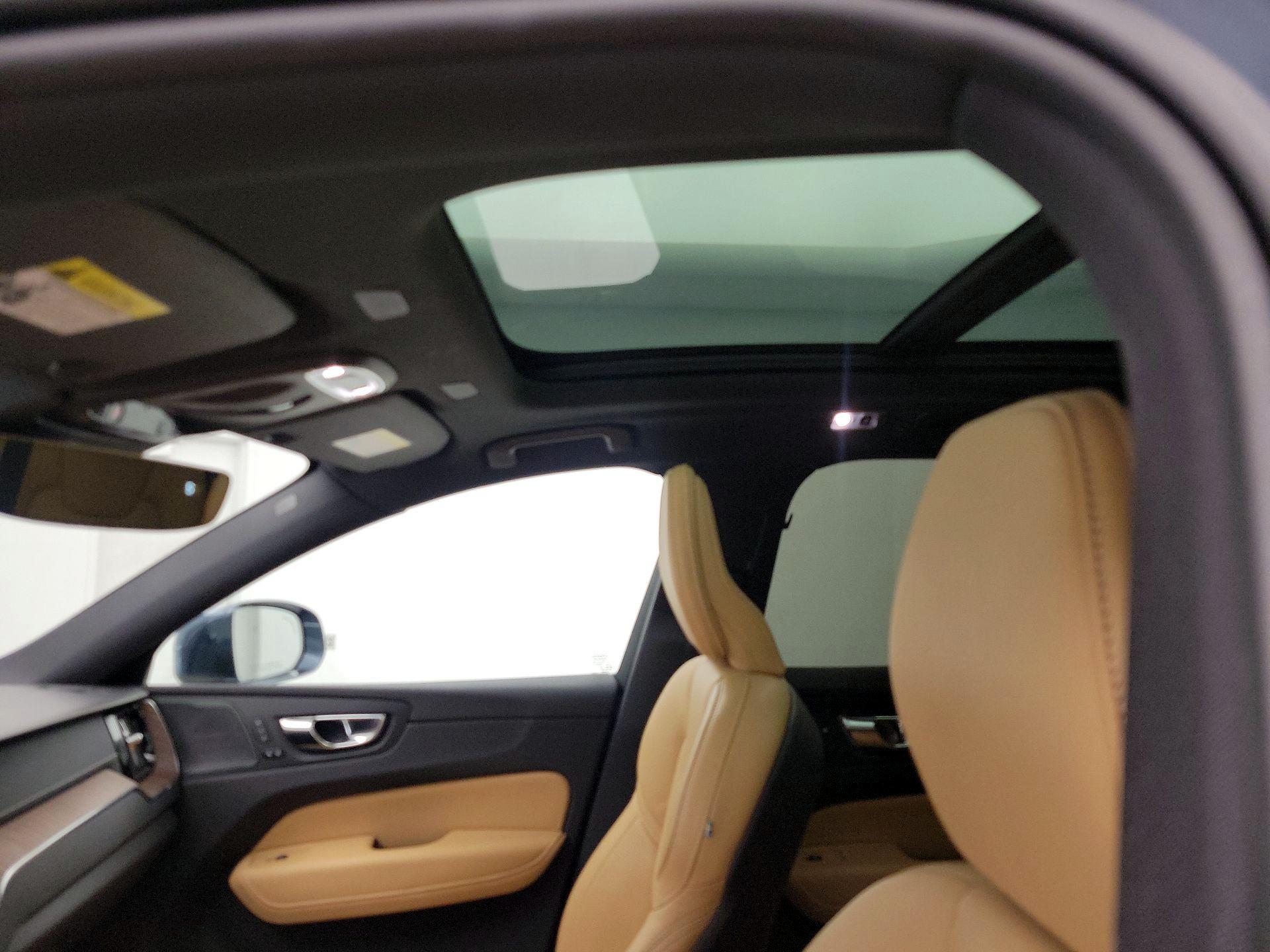 Thumbnail: 2021 Volvo XC60 - 20