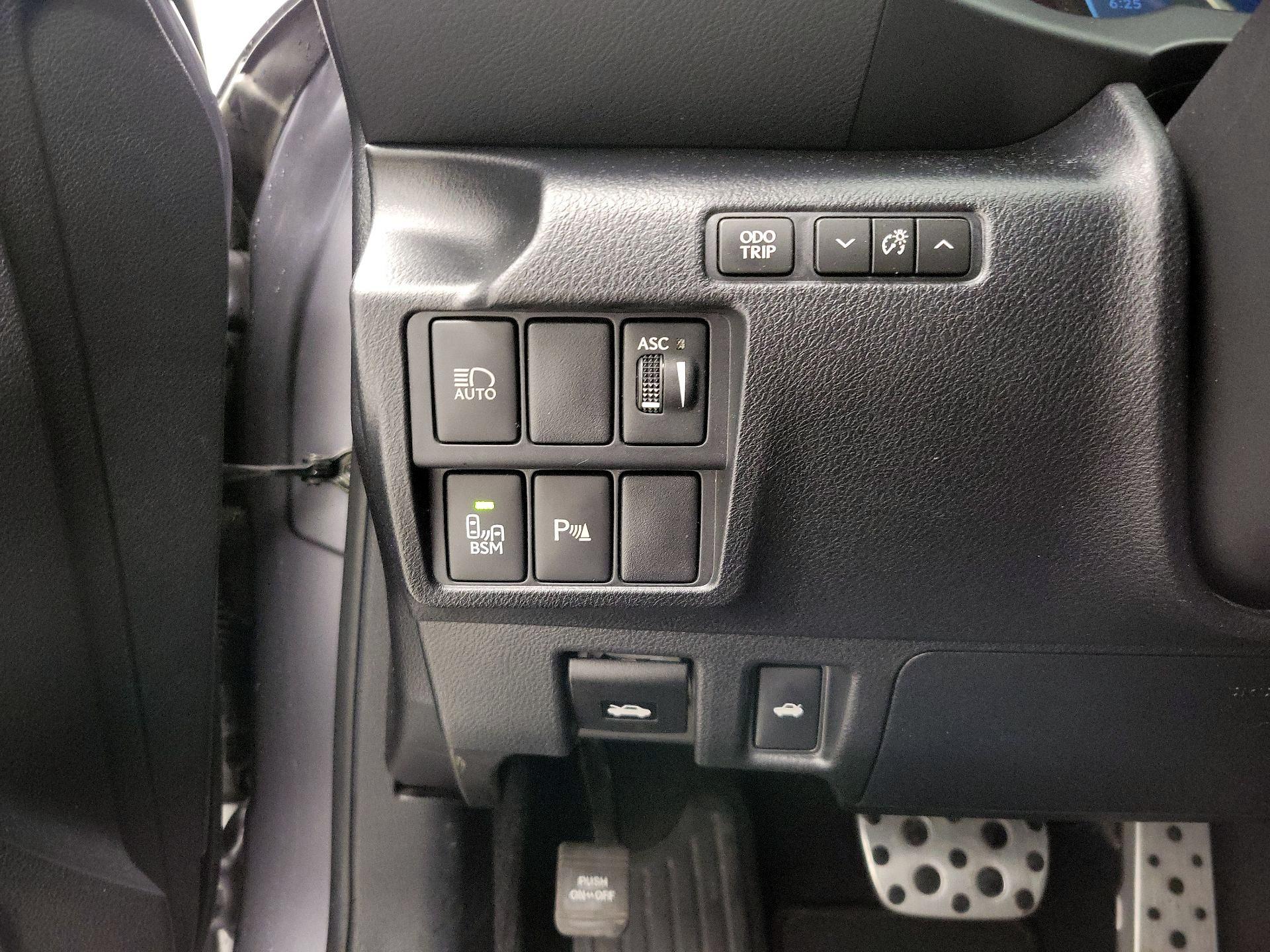 Thumbnail: 2018 Lexus IS - 13