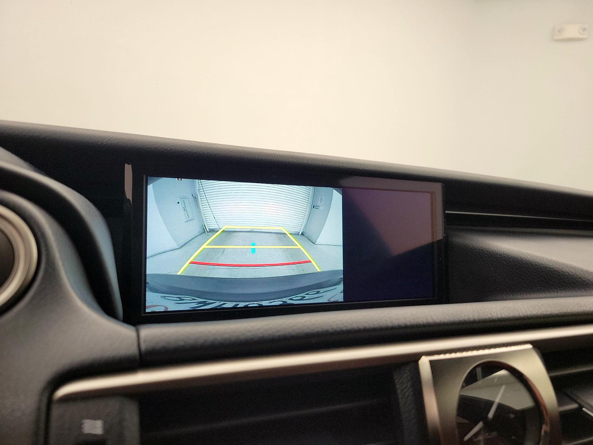 Thumbnail: 2018 Lexus IS - 15