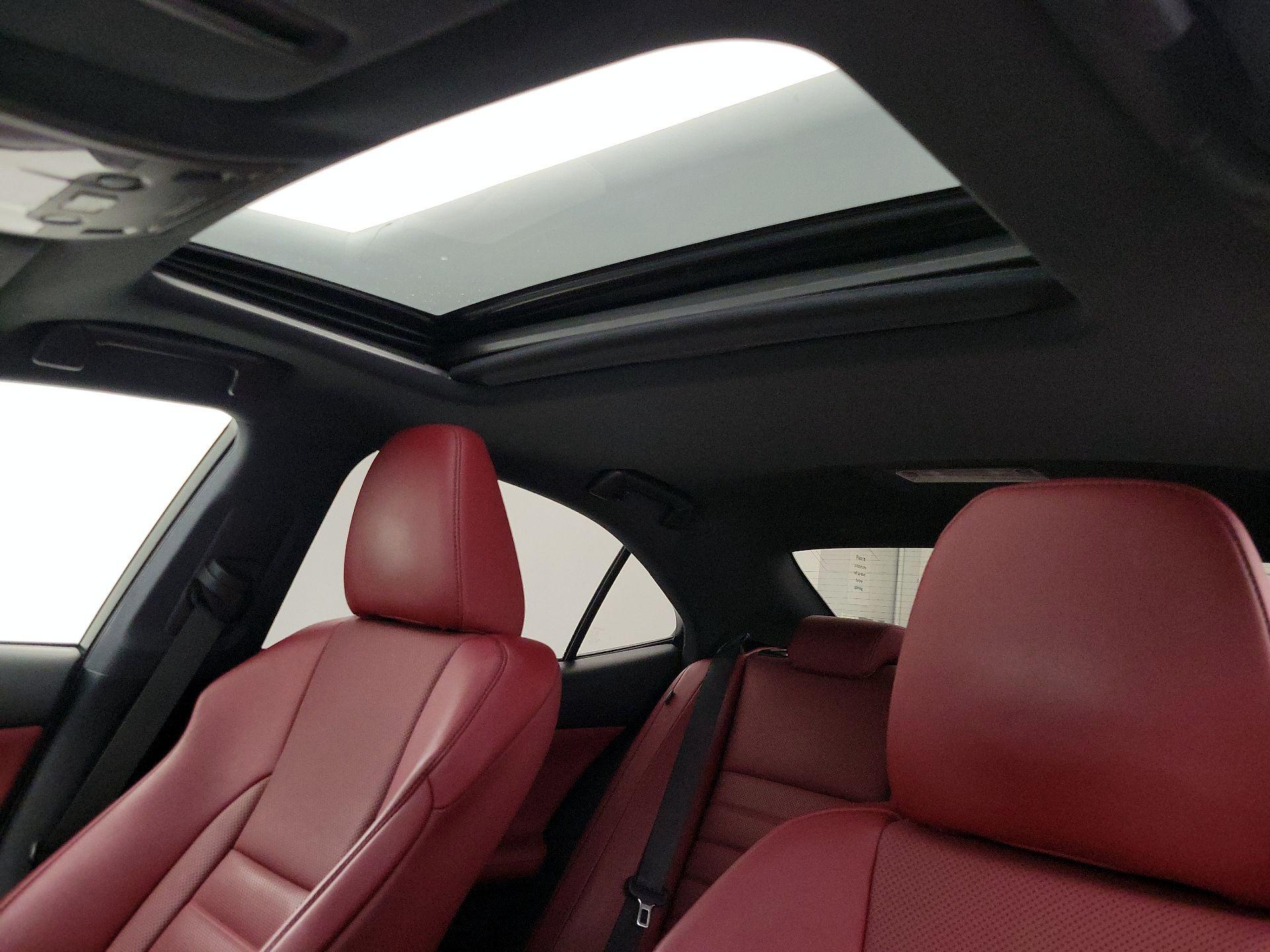 Thumbnail: 2018 Lexus IS - 20