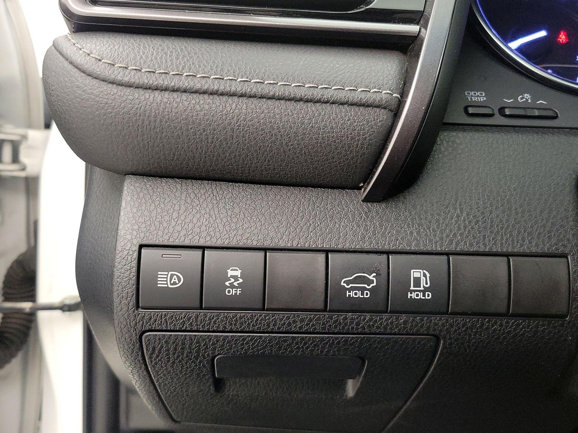 Thumbnail: 2020 Toyota Camry - 13