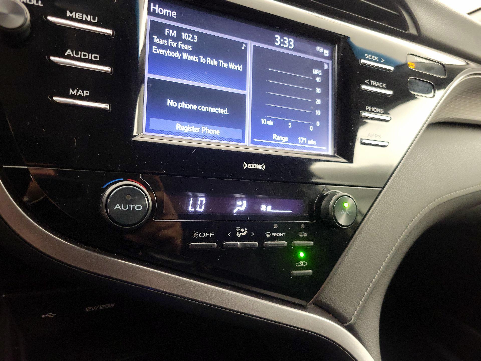 Thumbnail: 2020 Toyota Camry - 16