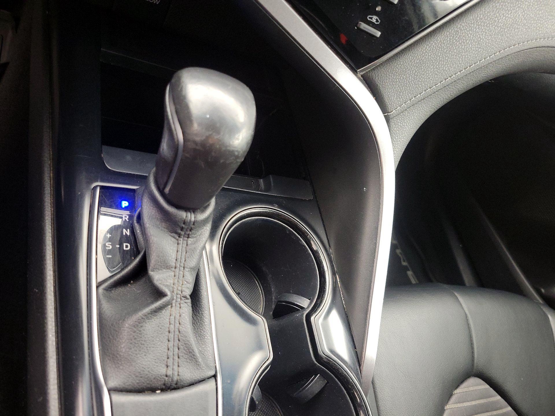 Thumbnail: 2020 Toyota Camry - 17