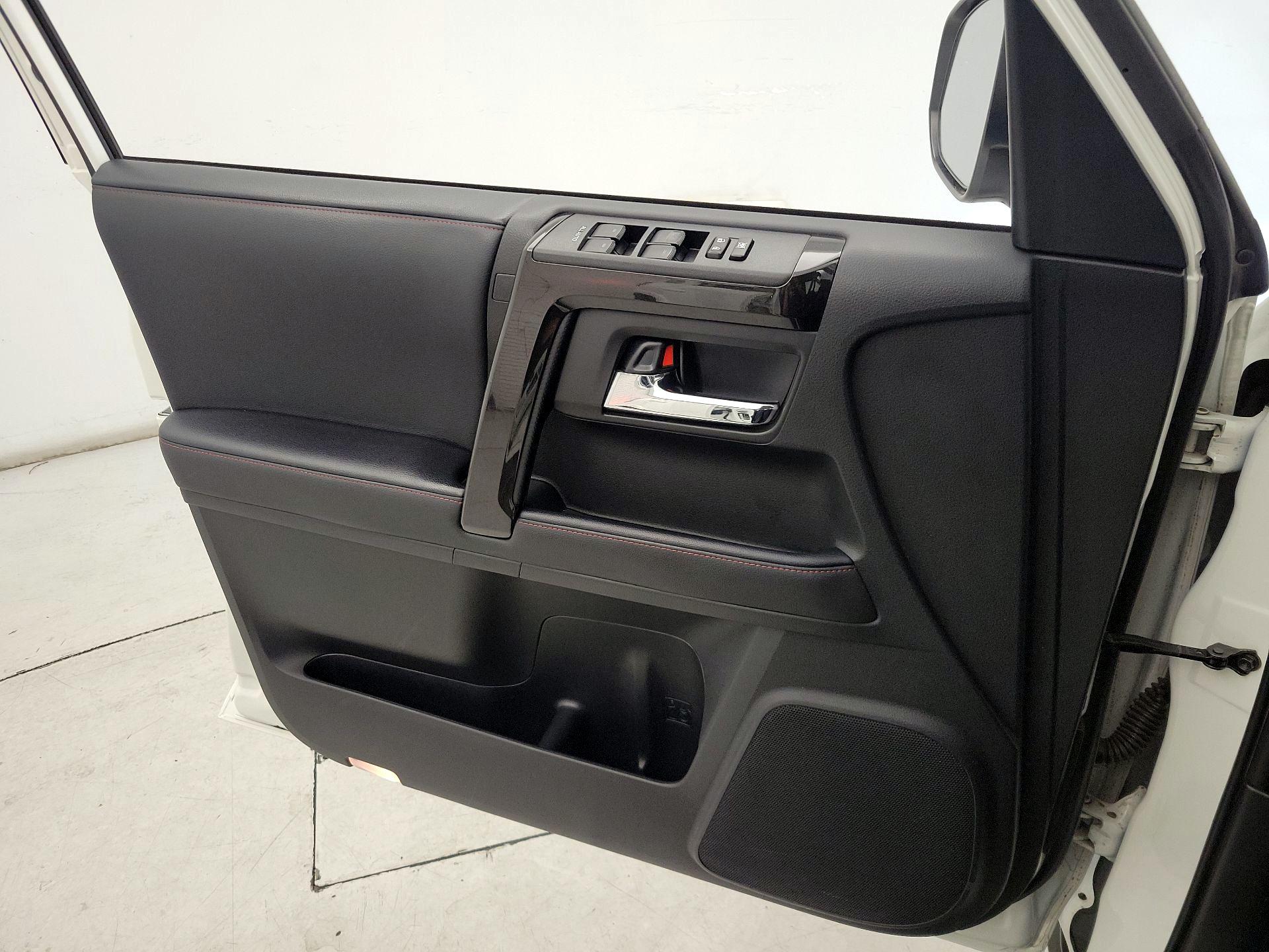 Thumbnail: 2020 Toyota 4Runner - 12