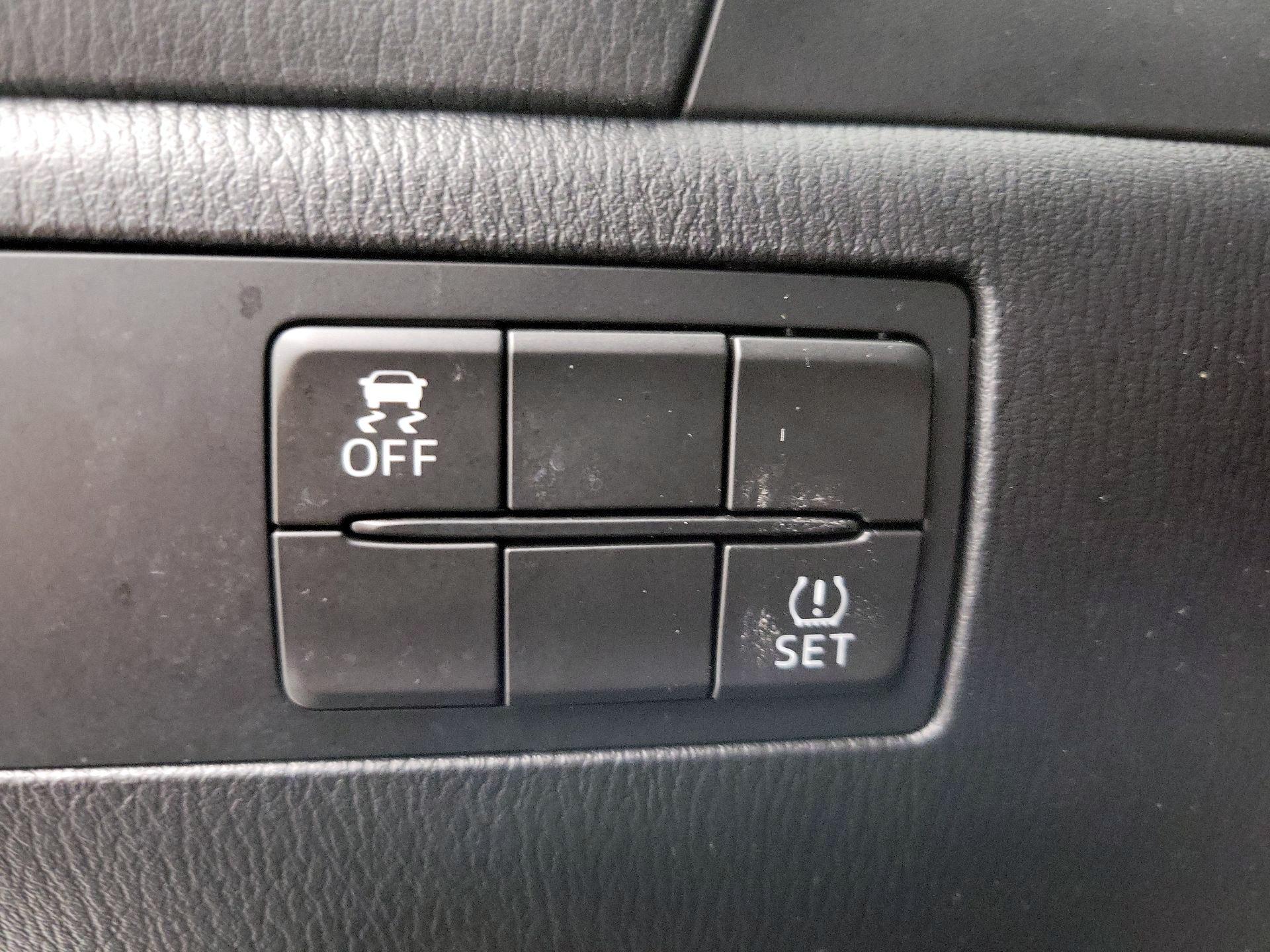 Thumbnail: 2018 Mazda Mazda3 - 13