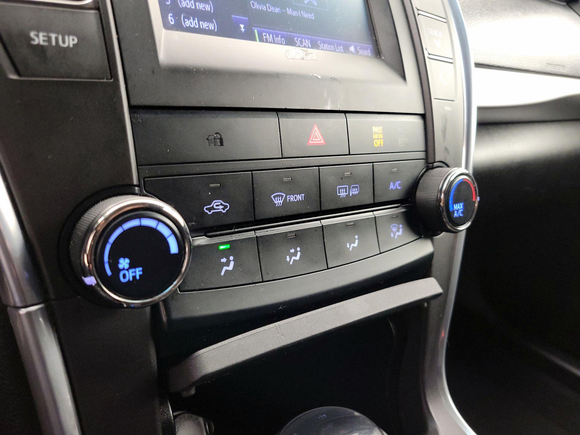 Thumbnail: 2015 Toyota Camry - 16