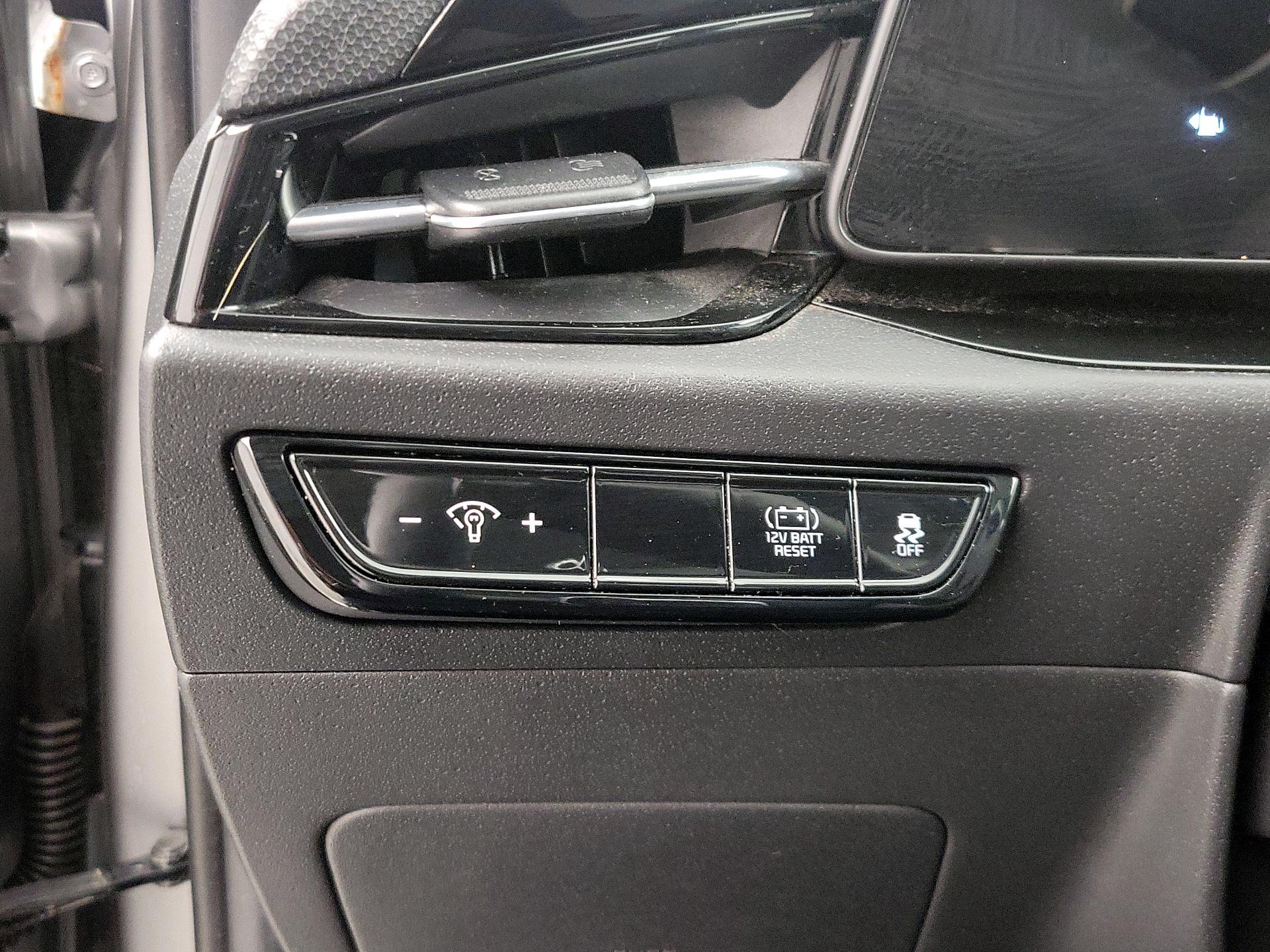 Thumbnail: 2023 Kia Niro - 13