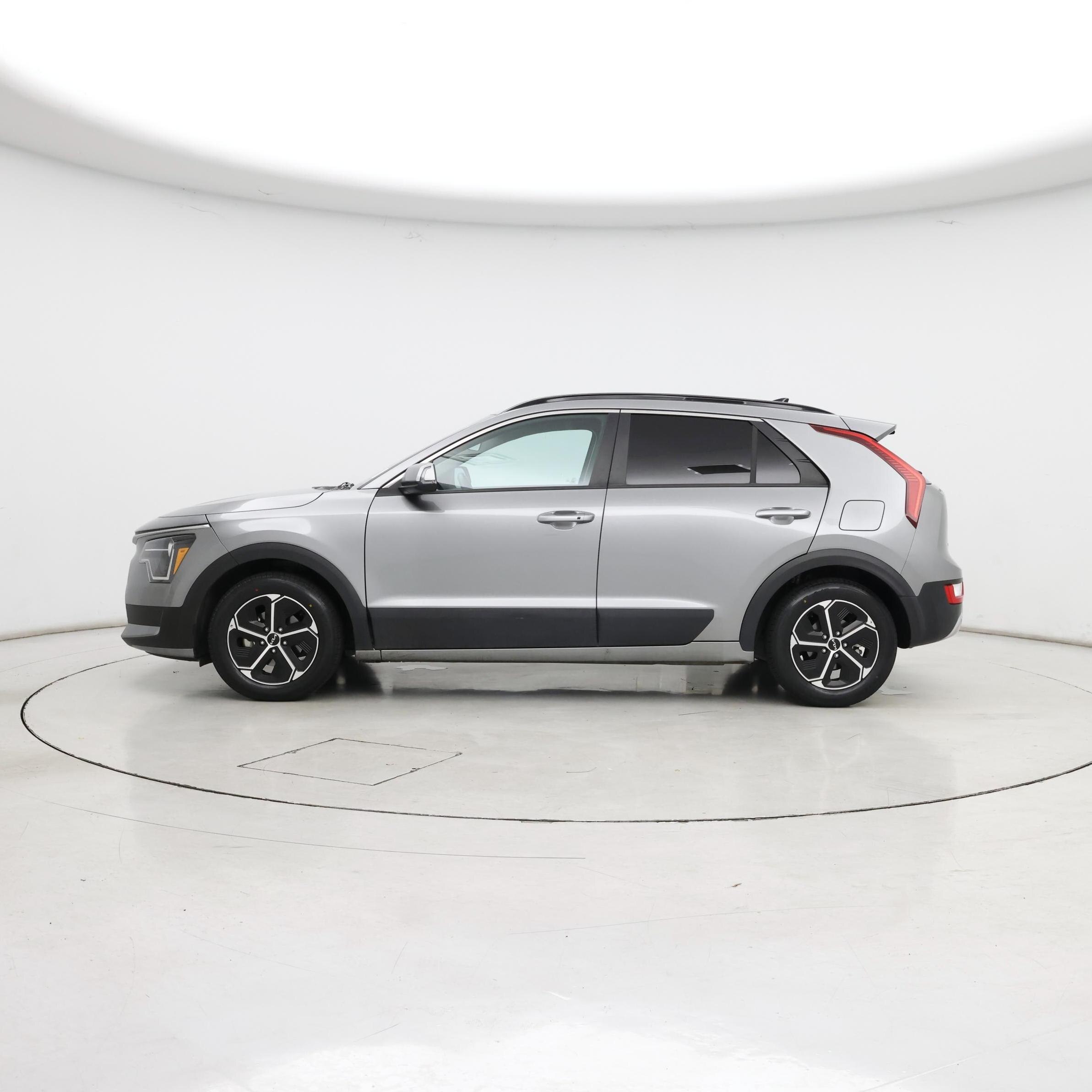 Thumbnail: 2023 Kia Niro - 3