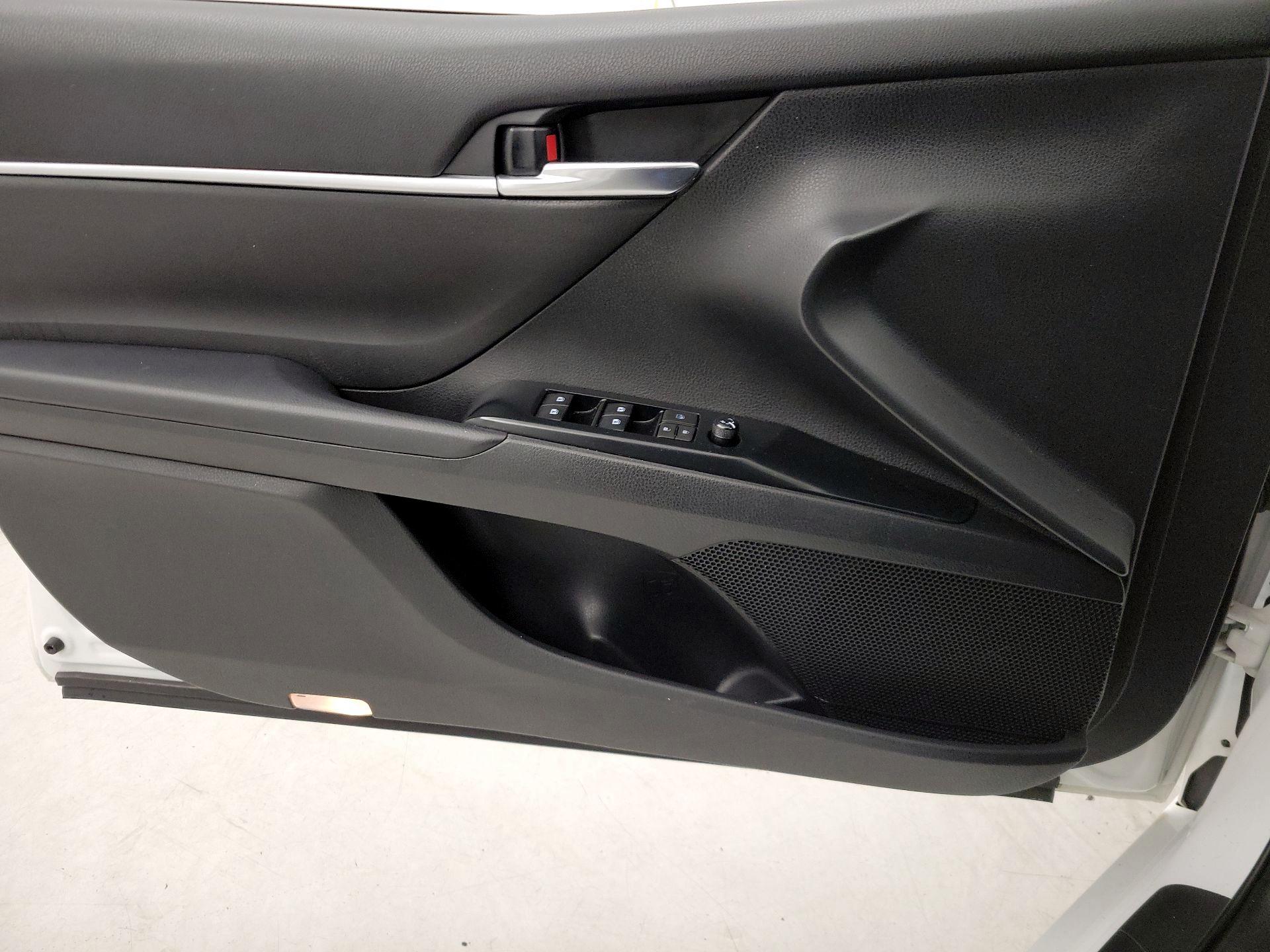 Thumbnail: 2019 Toyota Camry - 12