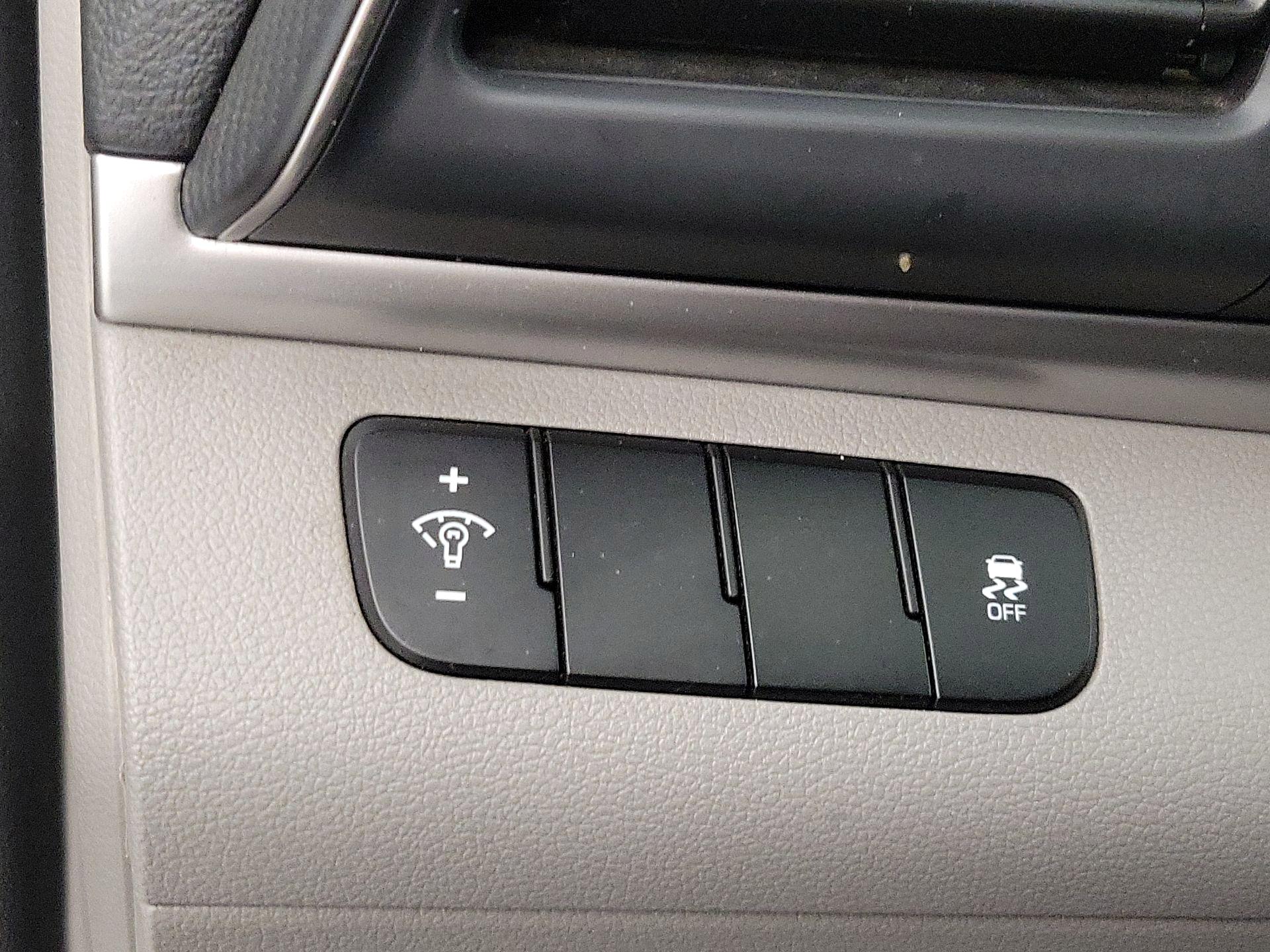 Thumbnail: 2019 Hyundai Elantra - 13