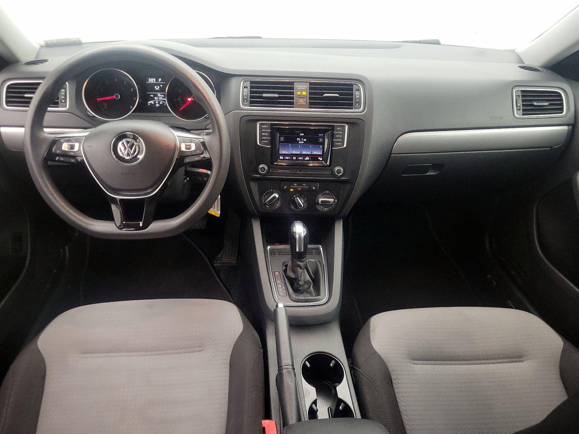 Thumbnail: 2017 Volkswagen Jetta - 9