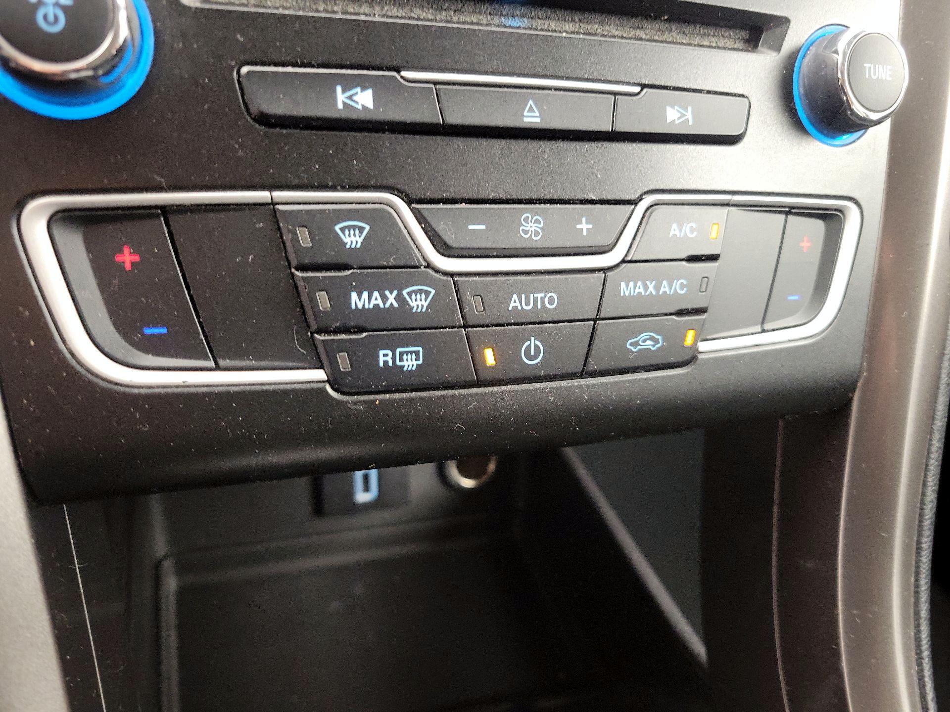 Thumbnail: 2017 Ford Fusion - 16