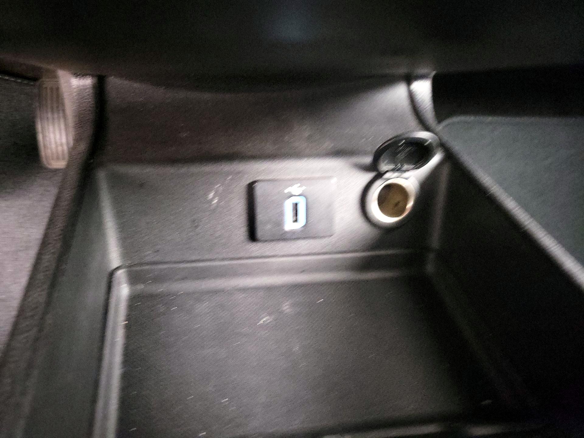 Thumbnail: 2017 Ford Fusion - 18