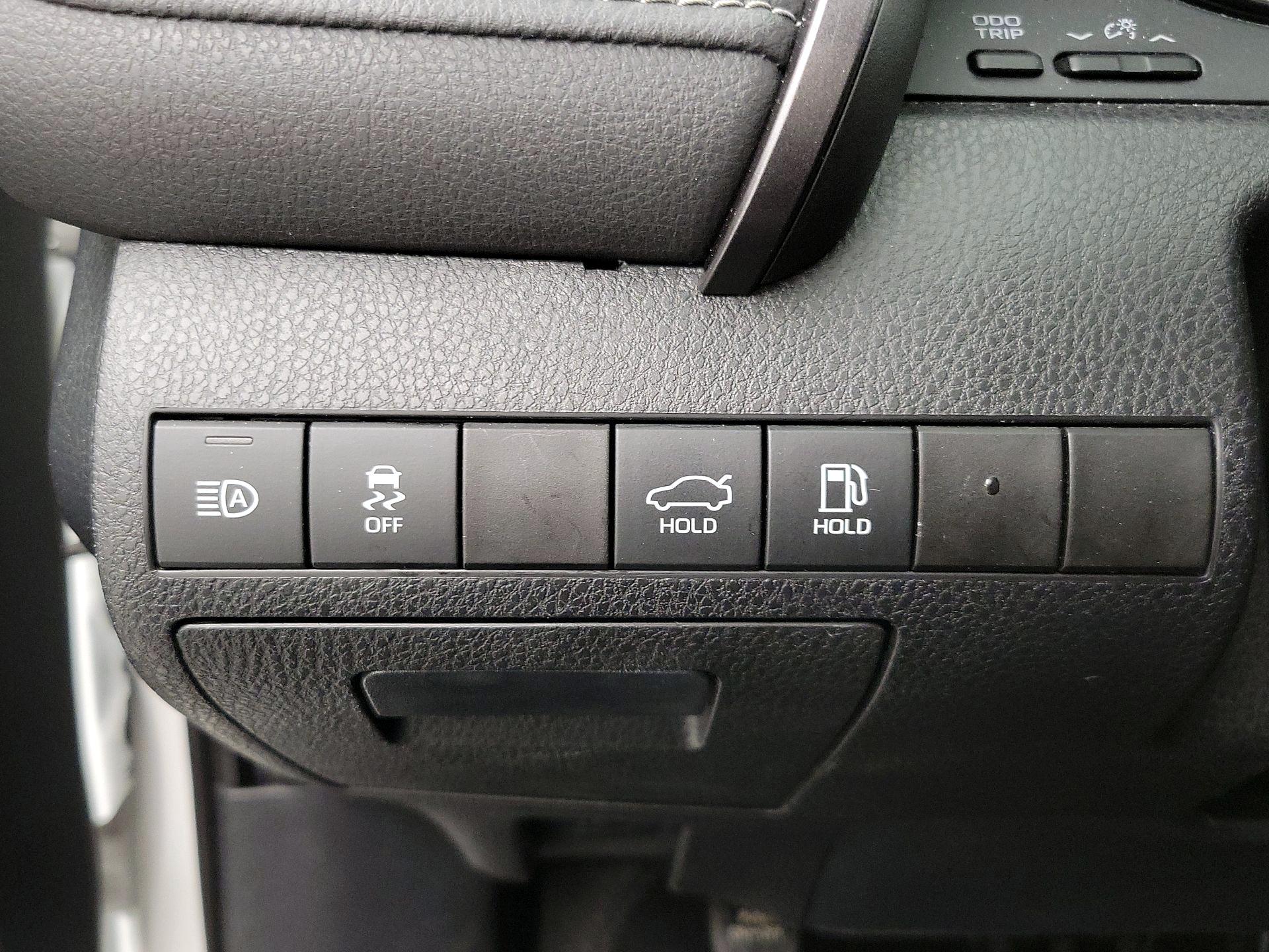 Thumbnail: 2020 Toyota Camry - 13