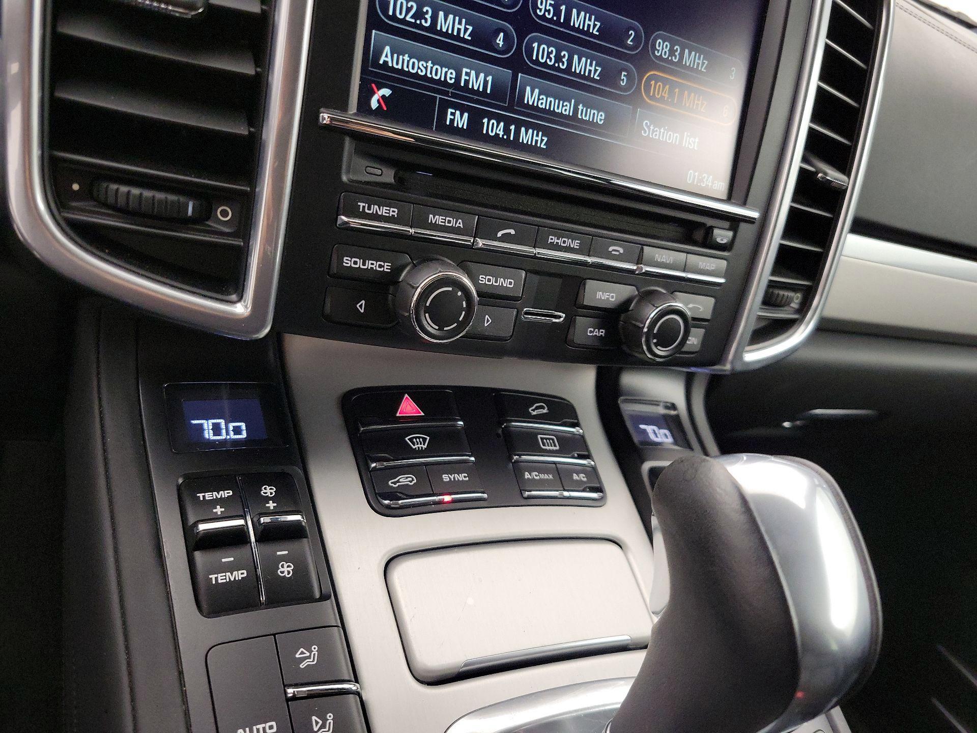 Thumbnail: 2016 Porsche Cayenne - 16