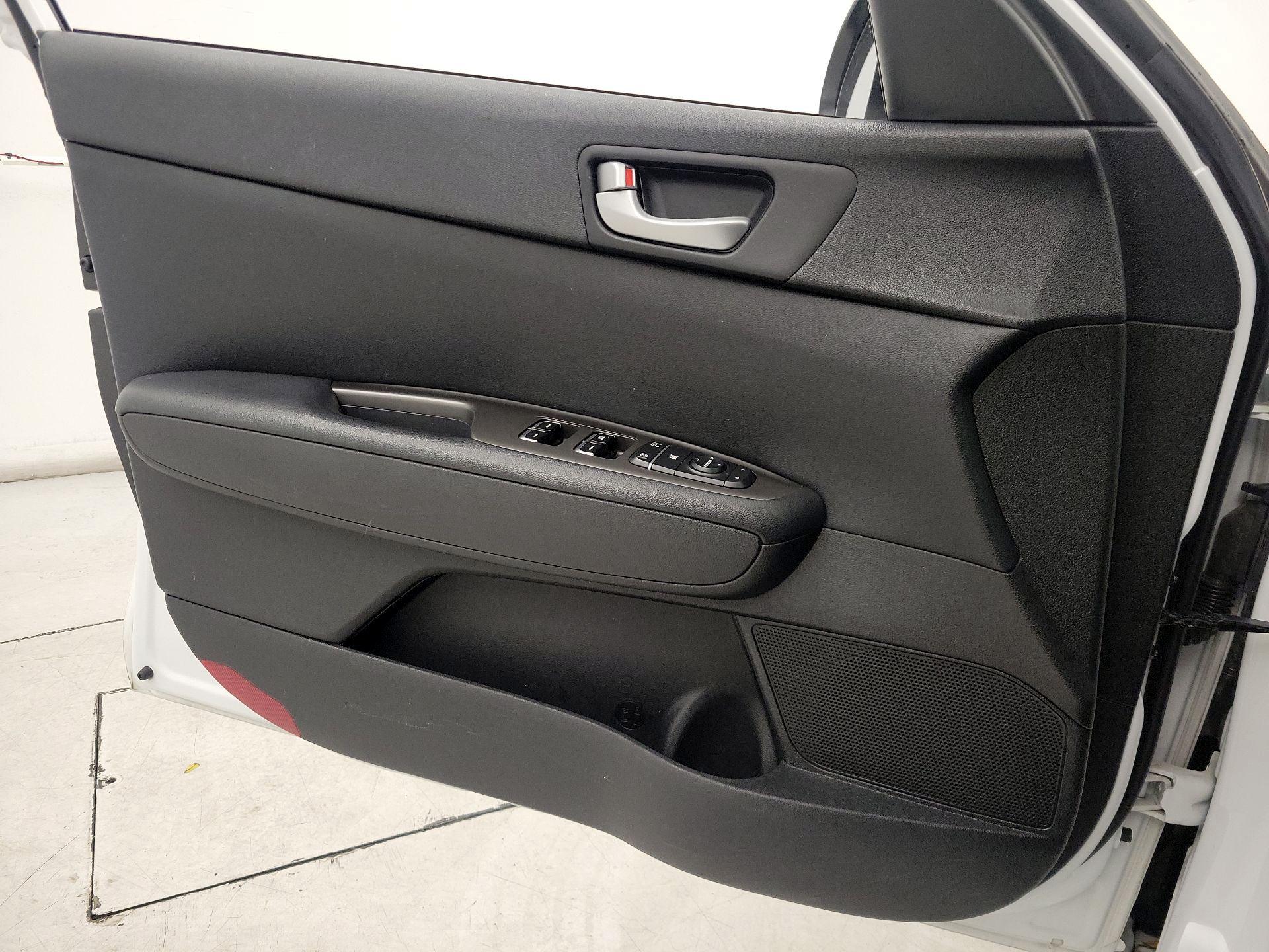 Thumbnail: 2019 Kia Optima - 12