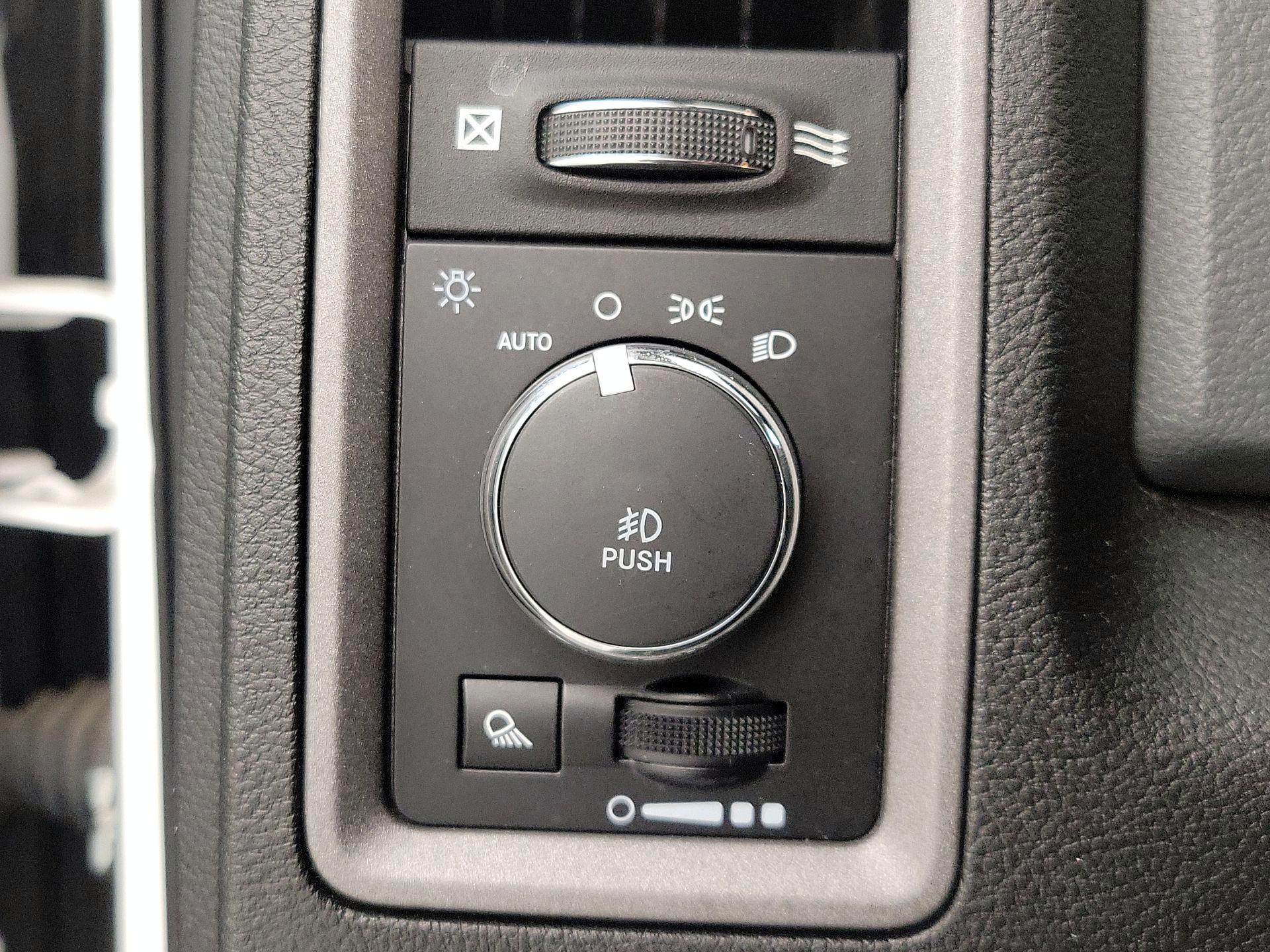 Thumbnail: 2019 RAM 1500 Classic - 13