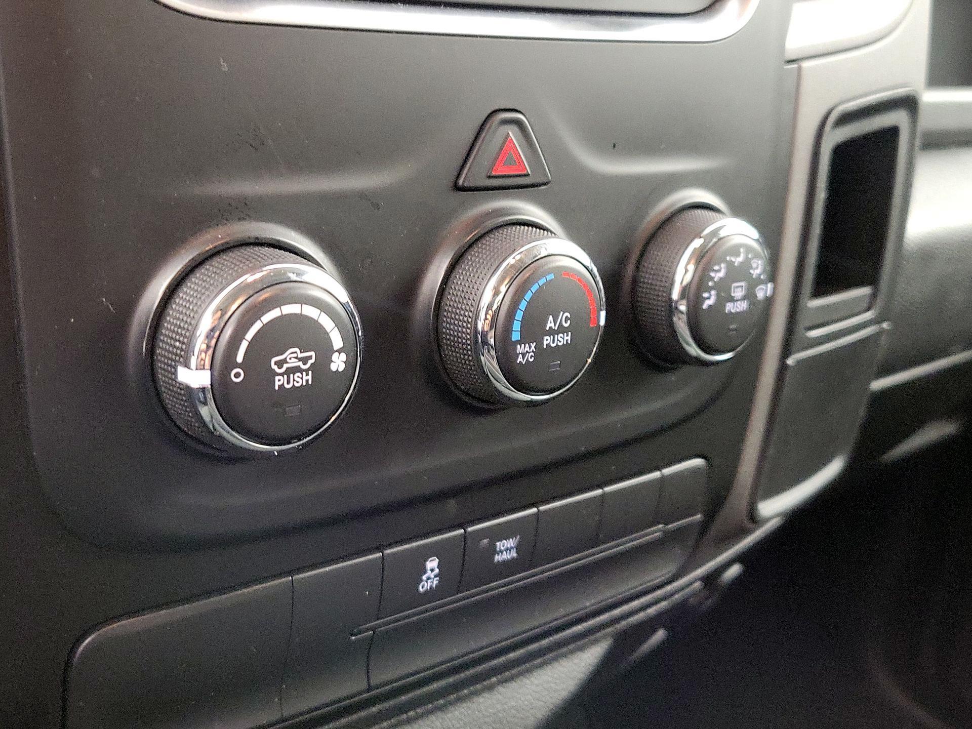 Thumbnail: 2019 RAM 1500 Classic - 16