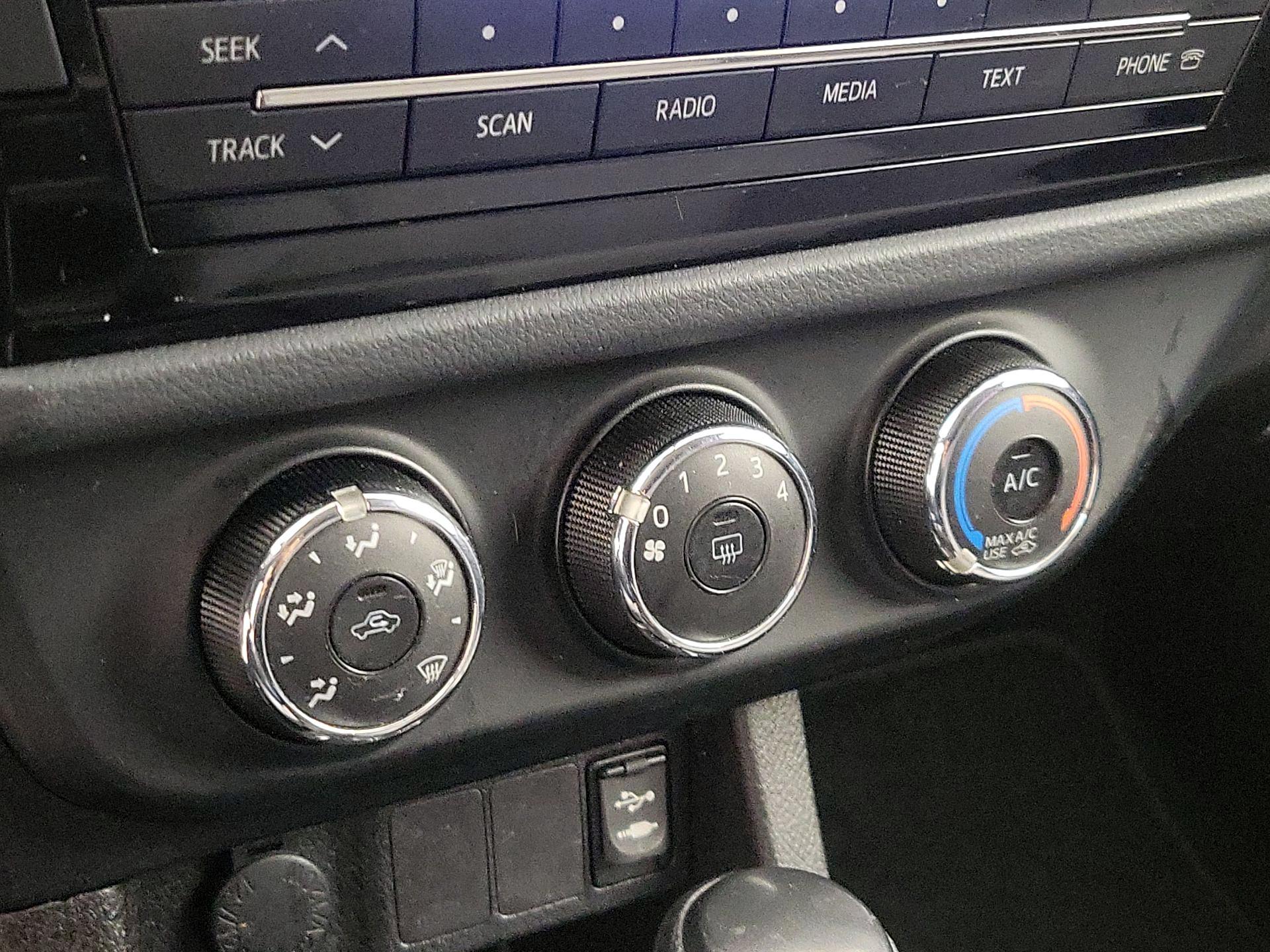 Thumbnail: 2014 Toyota Corolla - 15