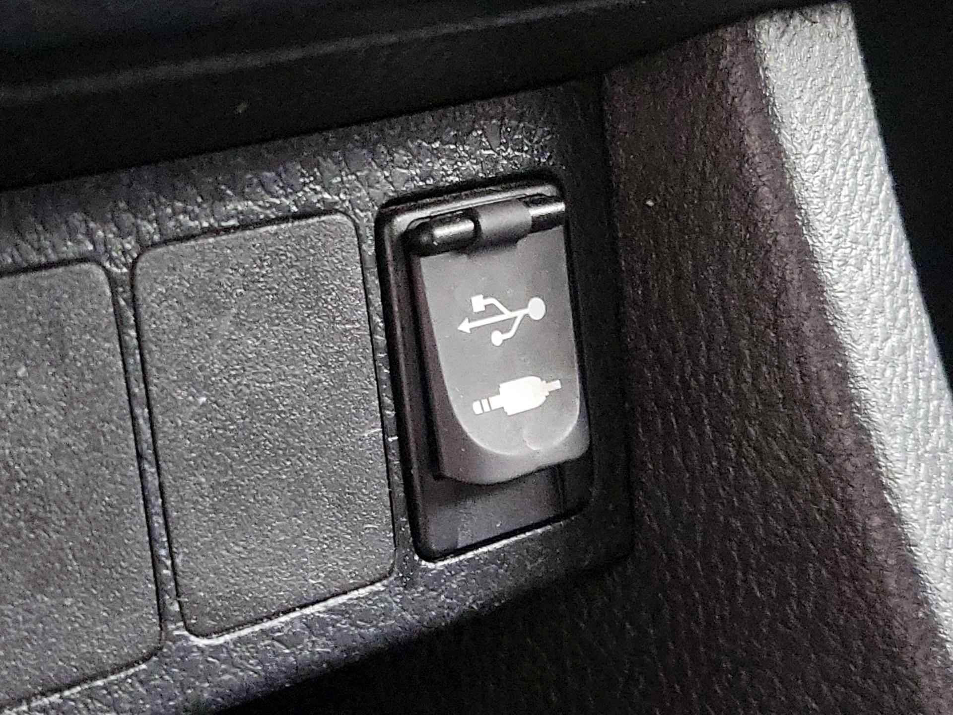 Thumbnail: 2014 Toyota Corolla - 17