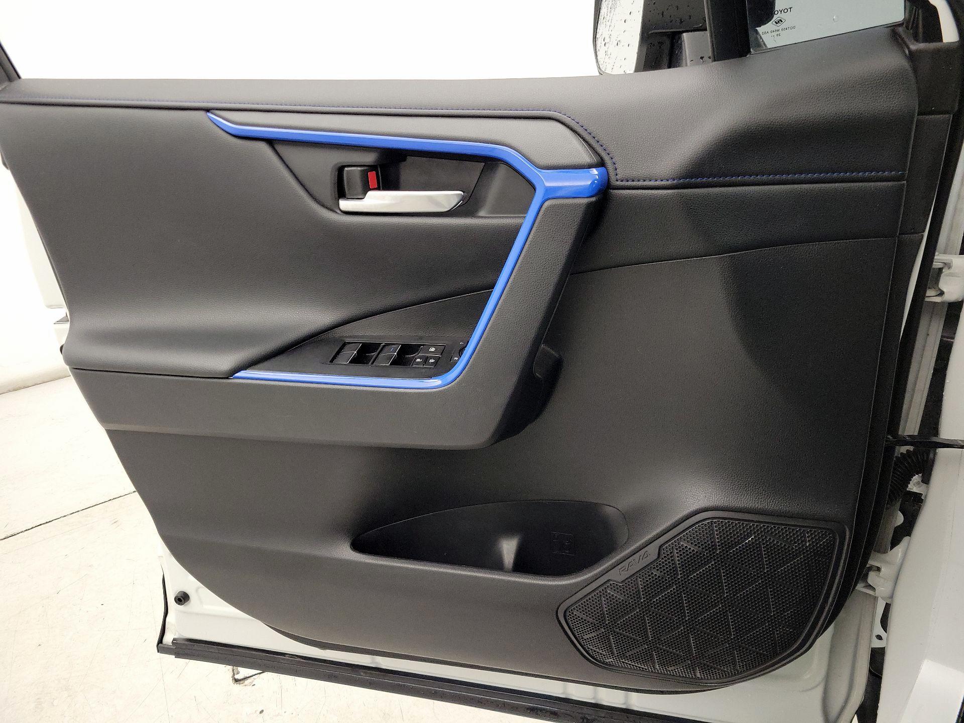 Thumbnail: 2021 Toyota RAV4 - 12