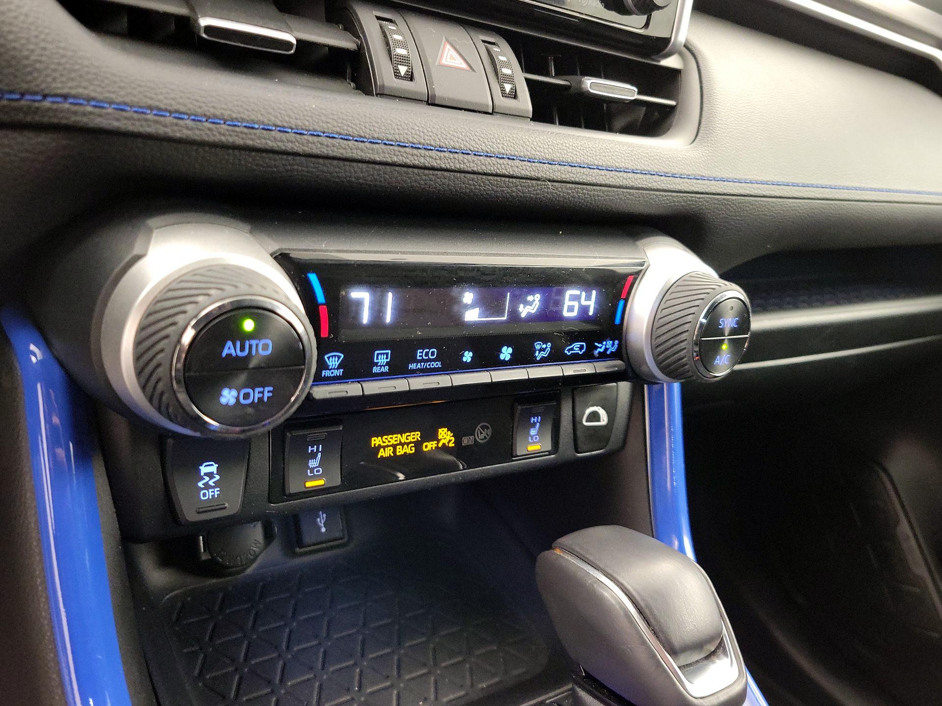 Thumbnail: 2021 Toyota RAV4 - 16