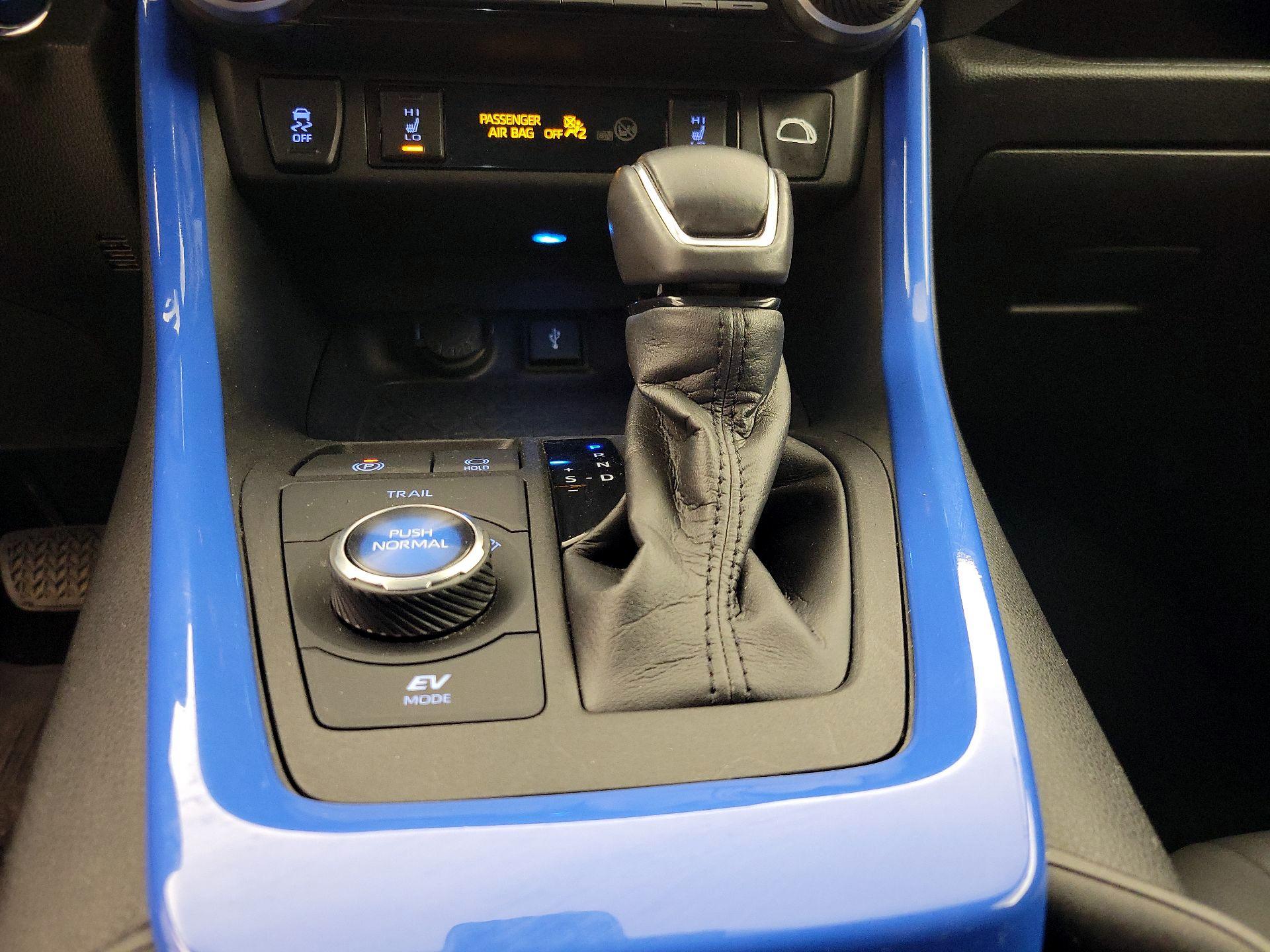 Thumbnail: 2021 Toyota RAV4 - 17