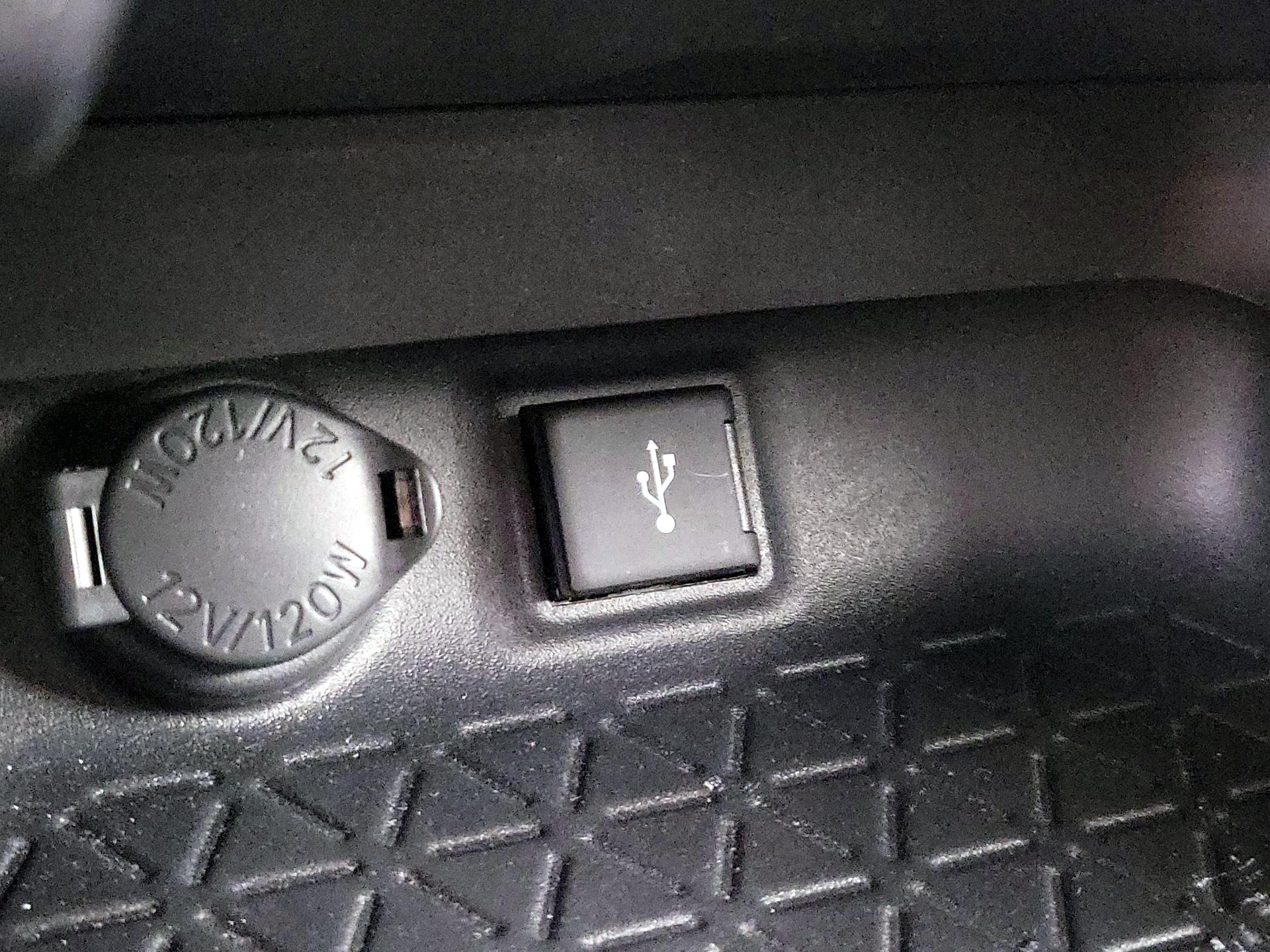 Thumbnail: 2020 Toyota RAV4 - 18