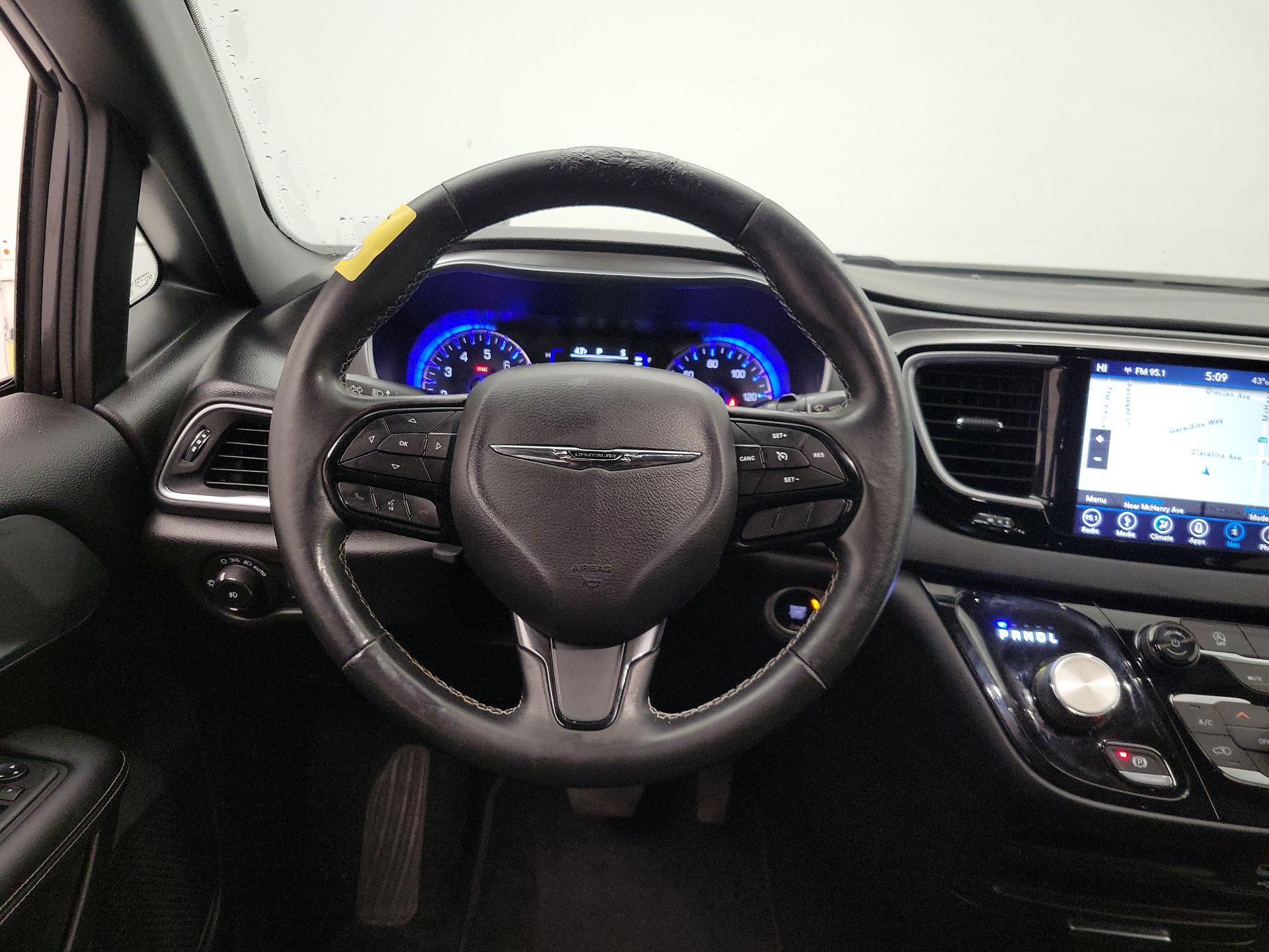 Thumbnail: 2019 Chrysler Pacifica - 10