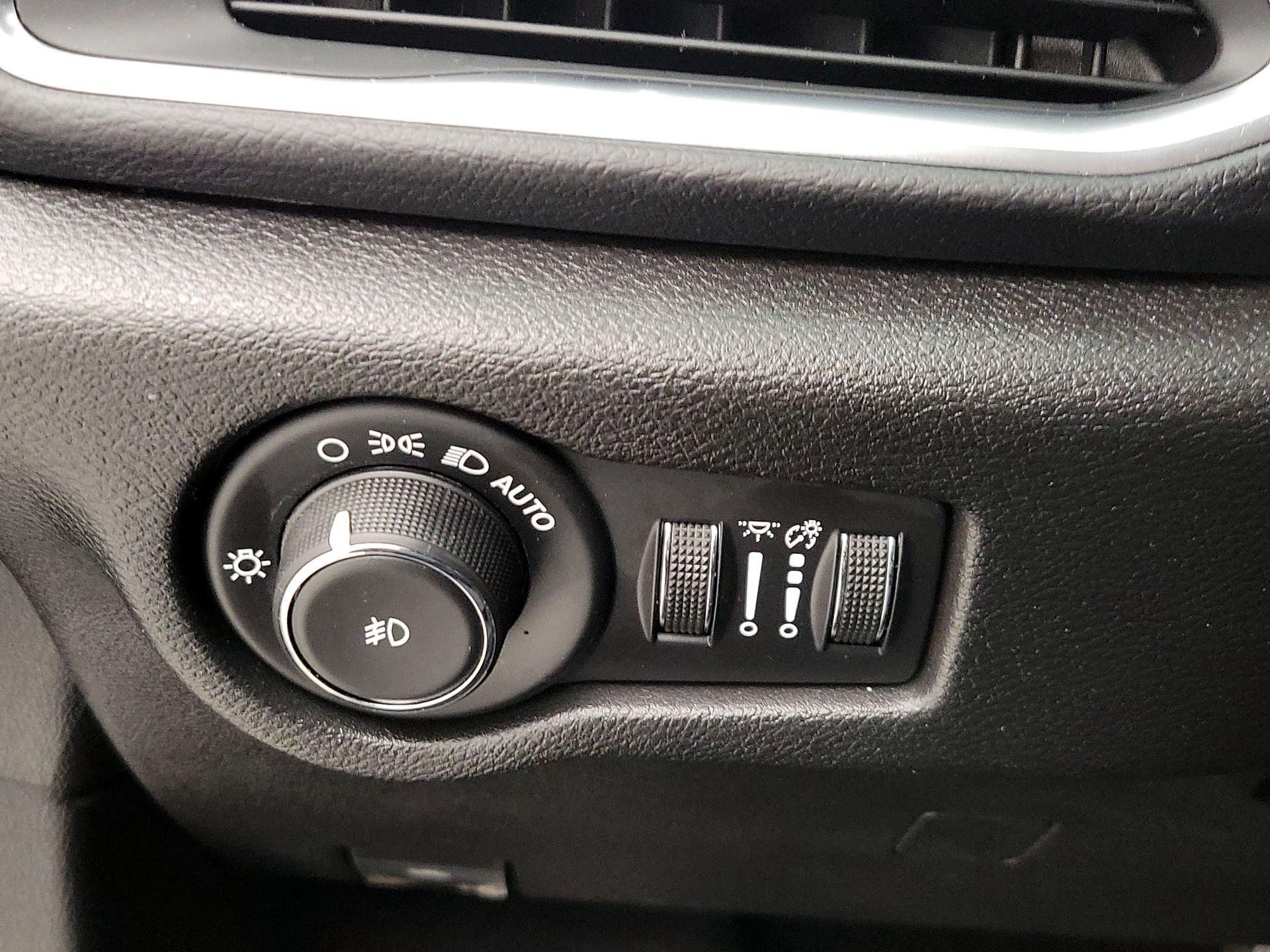 Thumbnail: 2019 Chrysler Pacifica - 13