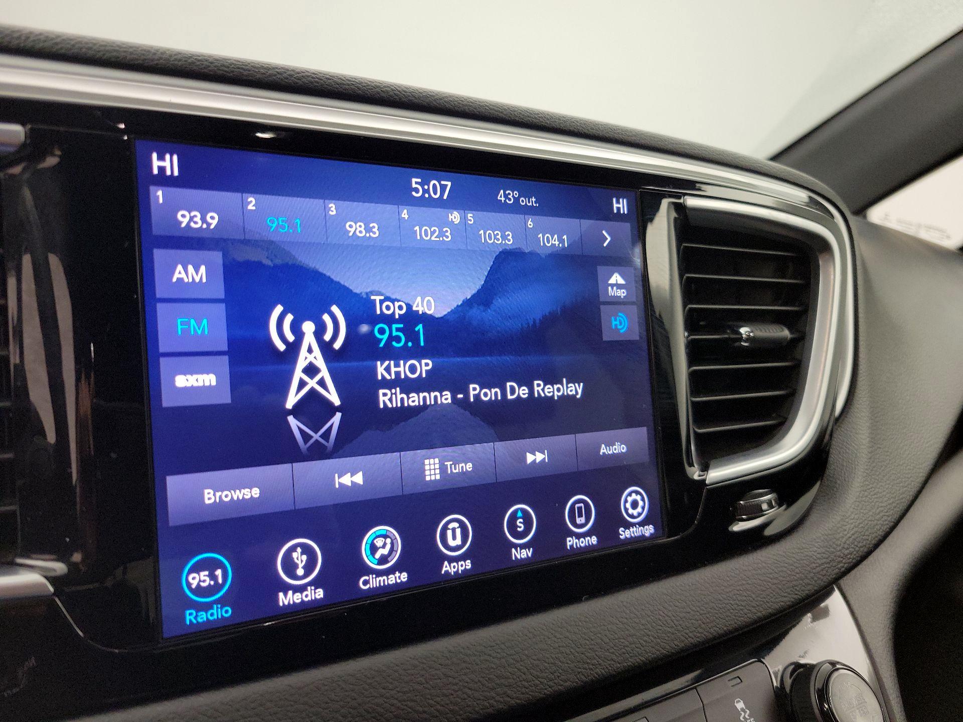 Thumbnail: 2019 Chrysler Pacifica - 16